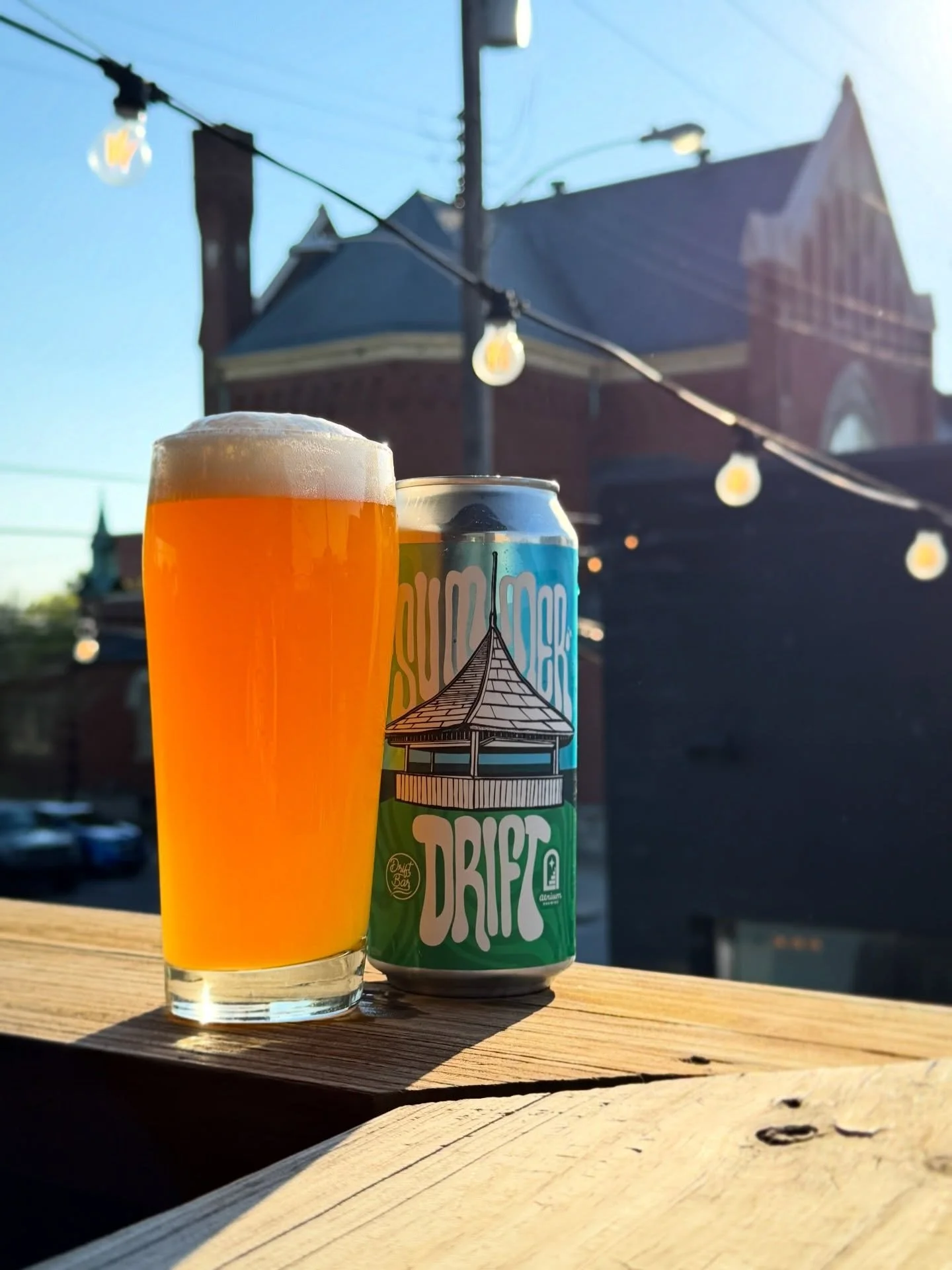 ⛱️SUMMERTIME RADNESS⛱️
Friday(4/10)

🌞Summer Drift🌞
Summer Weizen 4.8%

We got together with Louisvilles only floating Tiki bar @driftbar to create a summer sipper built for Ohio River hangs. 

A 50/50 blend of white wheat and Pilsner malt. A tiny 