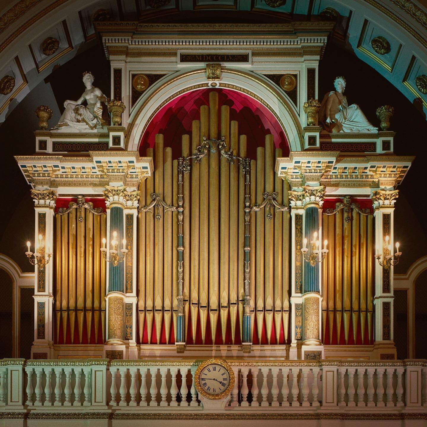 Originally designed for Brighton's Royal Pavilion, the organ was built in 1818 by Henry Cephas Lincoln and was once the centrepiece of entertainment for Queen Victoria, princes and prime ministers. The organ, now in the ballroom at Buckingham Palace,