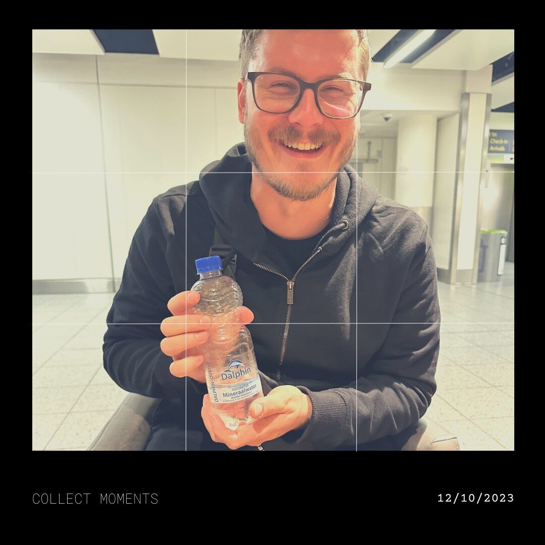 Me in the Airport with my 'Dalphin' water! Why share? Why not! ⁠
#Livemusic #Livemusicbrisbane #Music #Acousticmusic #Livelooping #Loopingartist #Musician #Musicianlife #Brisbane #brisbanecity #picoftheday #songoftheday #beeroftheday #guitar #acousti