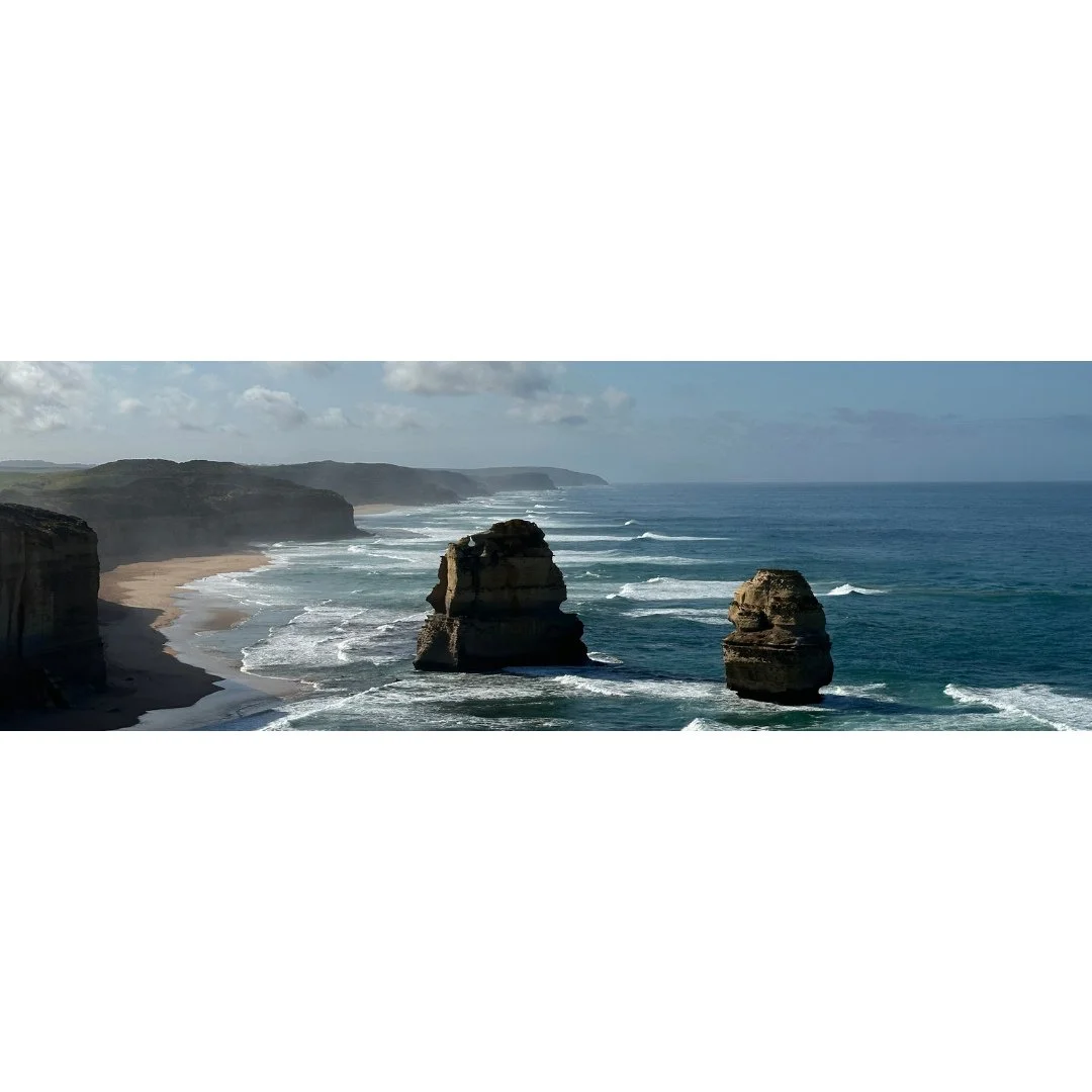 A different view of The 12 Apostles. ⁠
#Livemusic #Livemusicbrisbane #Music #Acousticmusic #Livelooping #Loopingartist #Musician #Musicianlife #Brisbane #brisbanecity #picoftheday #songoftheday #beeroftheday #guitar #acousticguitar #gigoftheday