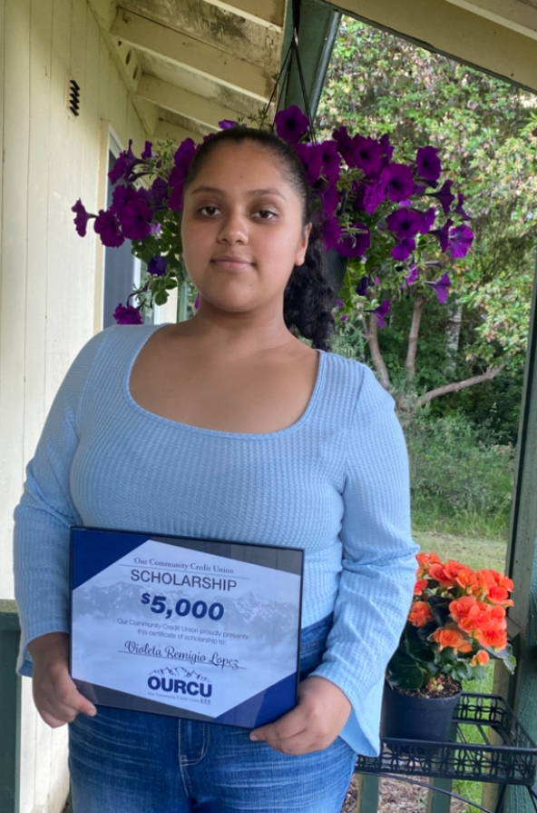 Violeta Remigio Lopez ganadora de una de las becas