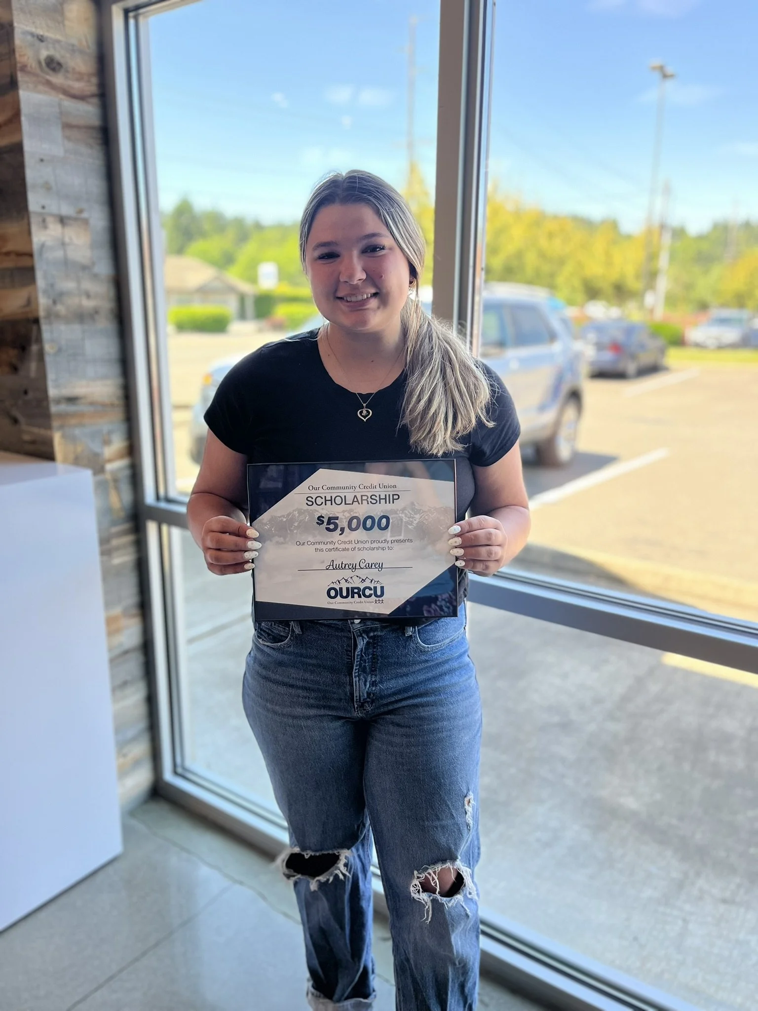 Autrey Carey ganadora de una de las becas