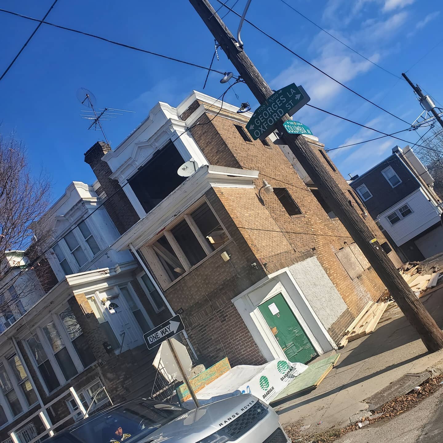 Triplex coming up soon designed by @24_7design_group being built by @iamdarenh 💪💪 #247designgroup #dopearchitects #sitevisit #multifamily #sitemeetings #majorrenovation #construction #wynnfield #westphilly #comingsoon