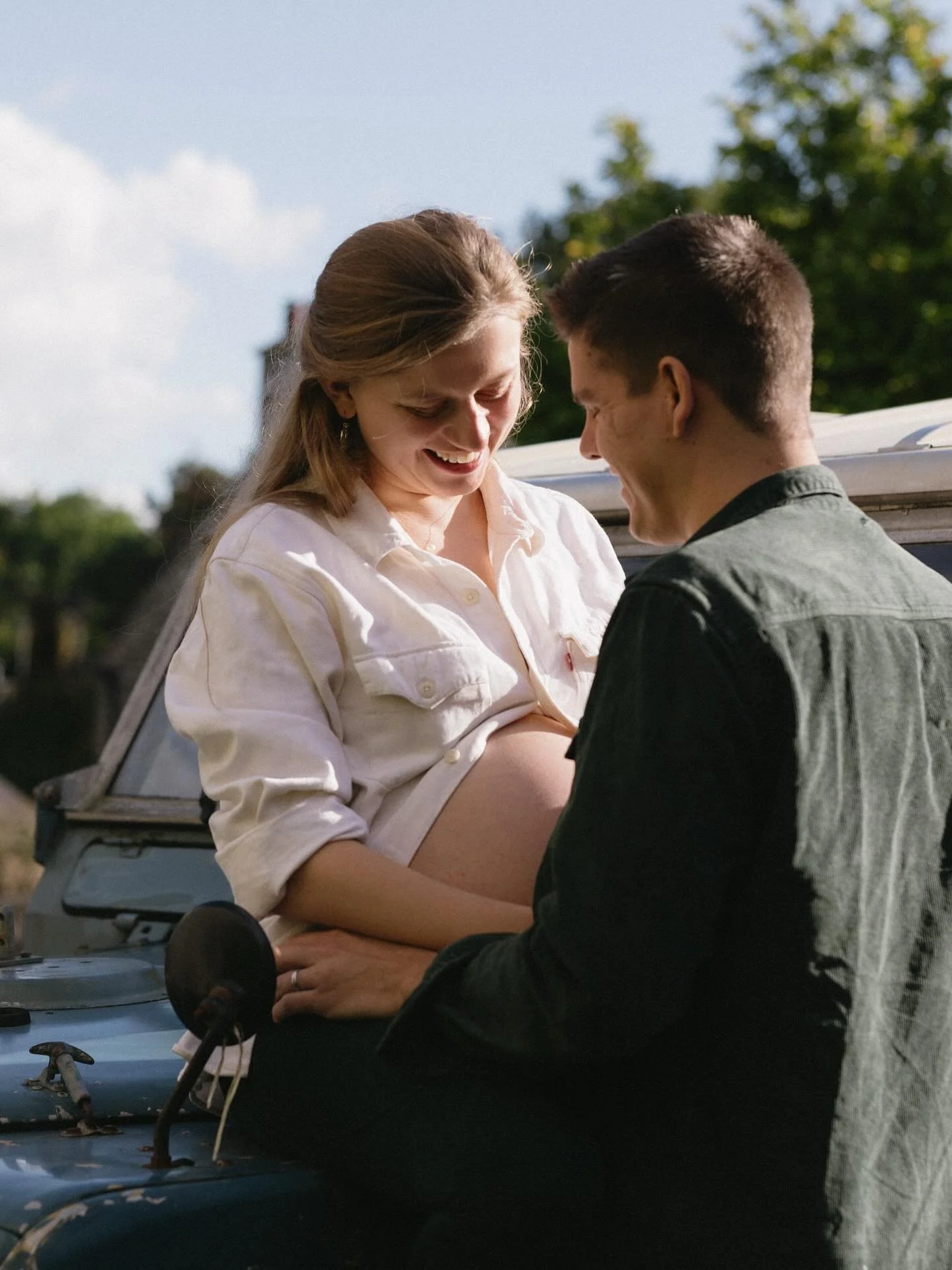 I had the immense pleasure of doing a maternity shoot for some very dear friends the other week. Our afternoon started with Ellen giving George a quick haircut and ended with them both in the back of their beloved Land Rover Ethal.
It has been so ama