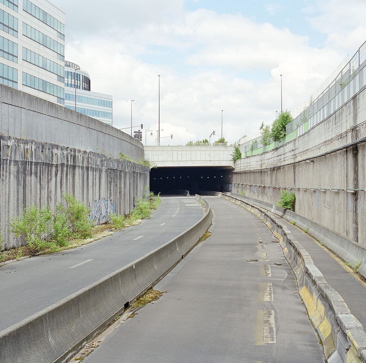 Antony - extrait de la série AUTOPIA / from the series AUTOPIA &bull; Etude de l&rsquo;architecture autoroutière en région Parisienne / Study of highways architecture in the Paris region &bull; Projet en collaboration avec Thomas Karges / Project 