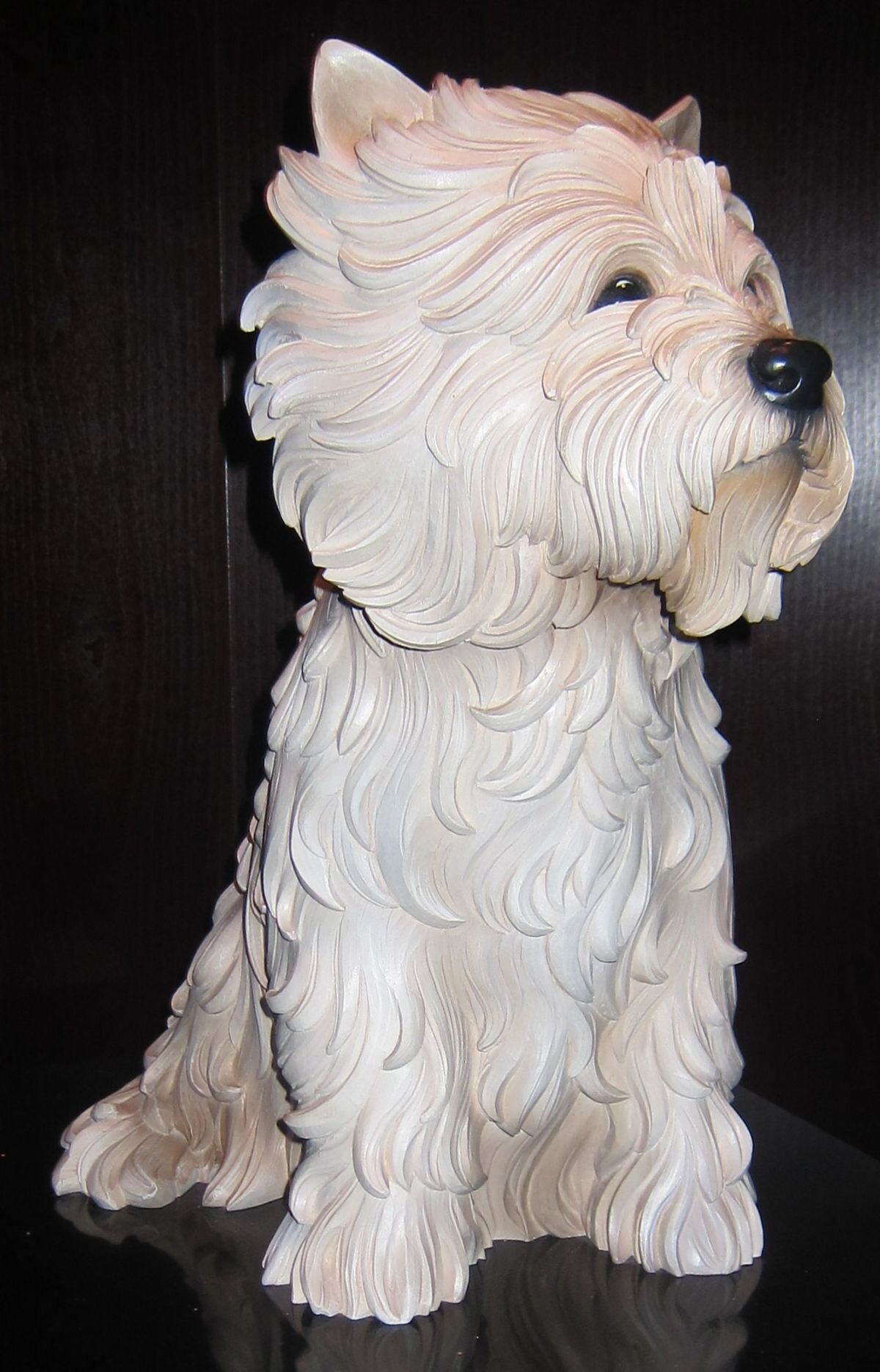 1200px-'White_Terrier',_polychromed_wood_sculpture_by_Jeff_Koons,_1988.jpg