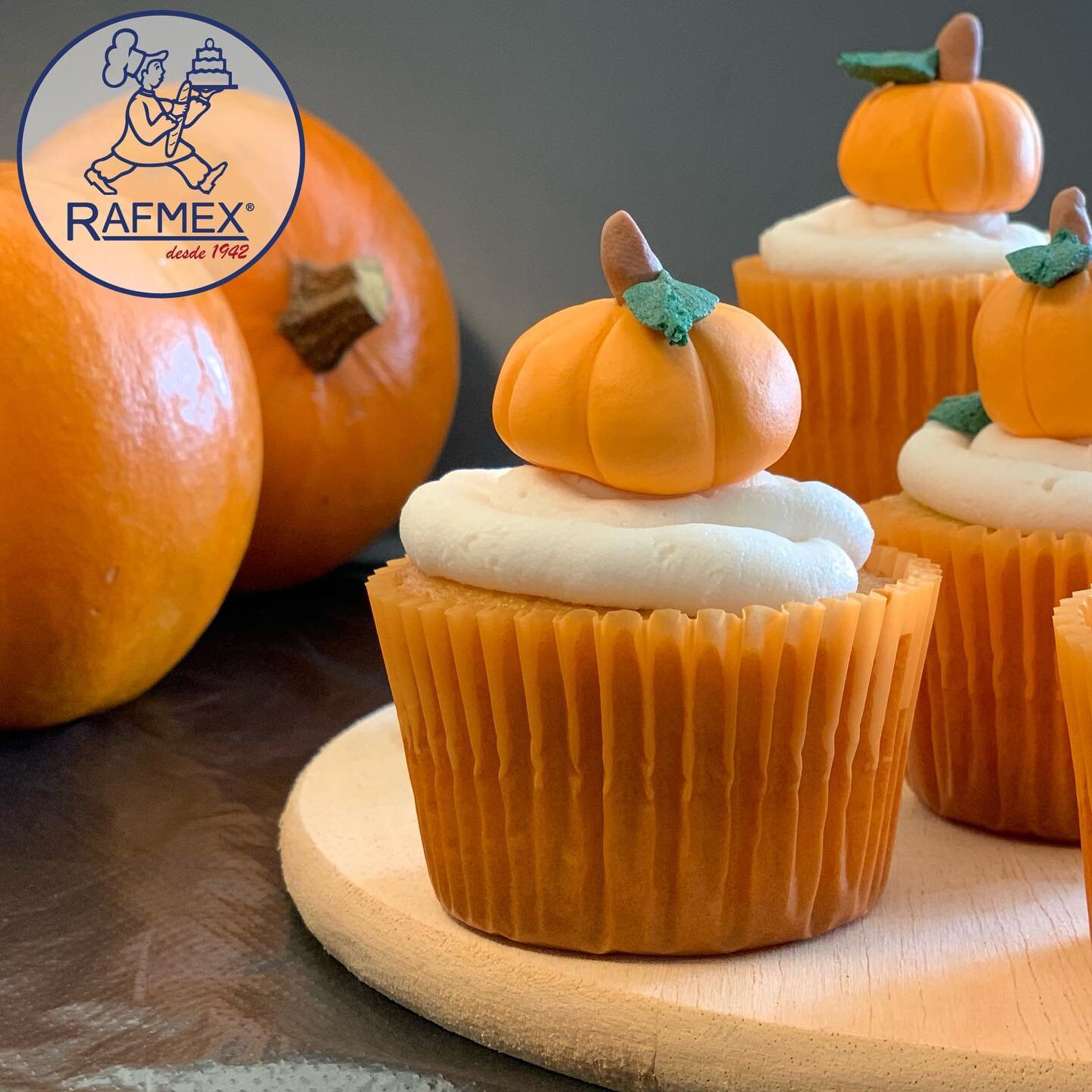 🖤🎃Te dejamos nuestra receta de esta semana: Muffins de Halloween ve el video en YouTube de Rafmex.
Consigue los ingredientes Rafmex en link de bio‼️