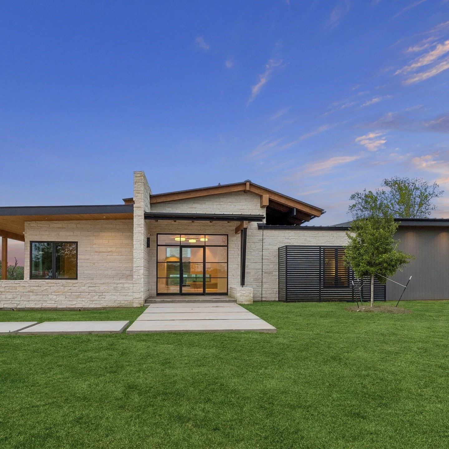 Recently completed custom home in Chappell Hill, TX. A collaborative effort brought to life through thoughtful design, skilled craftsmanship, and an exceptional group of trade partners. Proud to bring this project to life and hand of the keys.