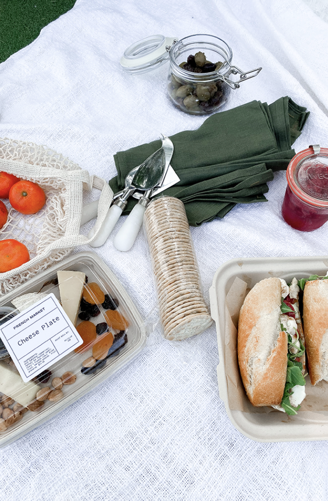WHAT TO PACK FOR A FALL PICNIC 