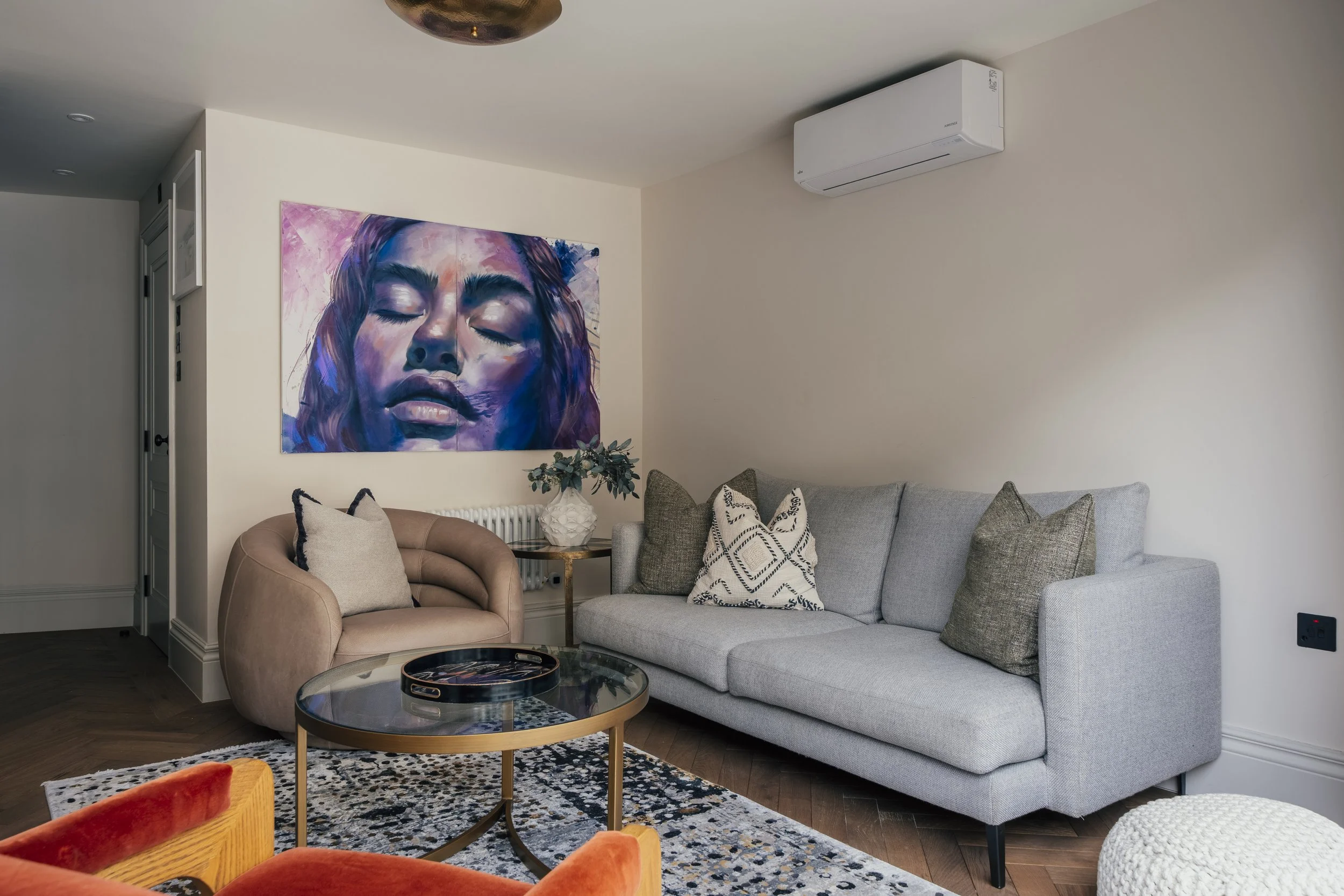 YOS_HOUSE_LIVINGROOM2_02.jpg