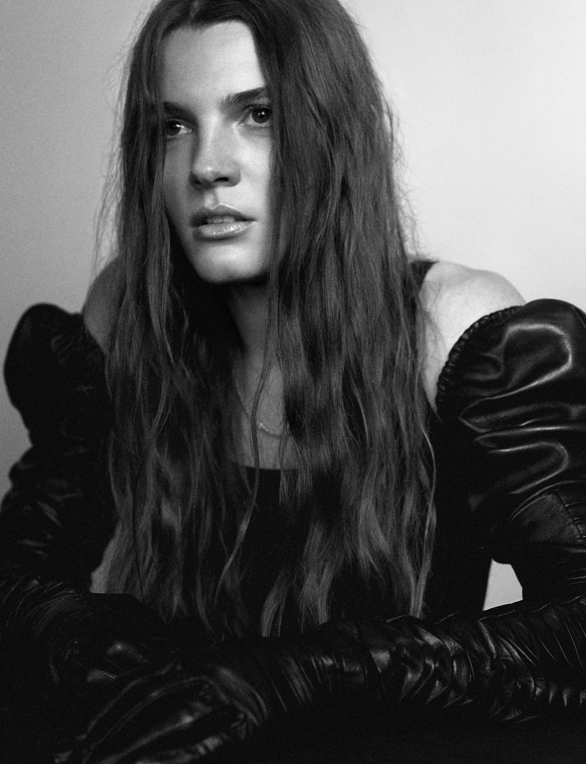 Sophia Stel_Heroine-24_compressed_Page_5_Image_0001.jpg