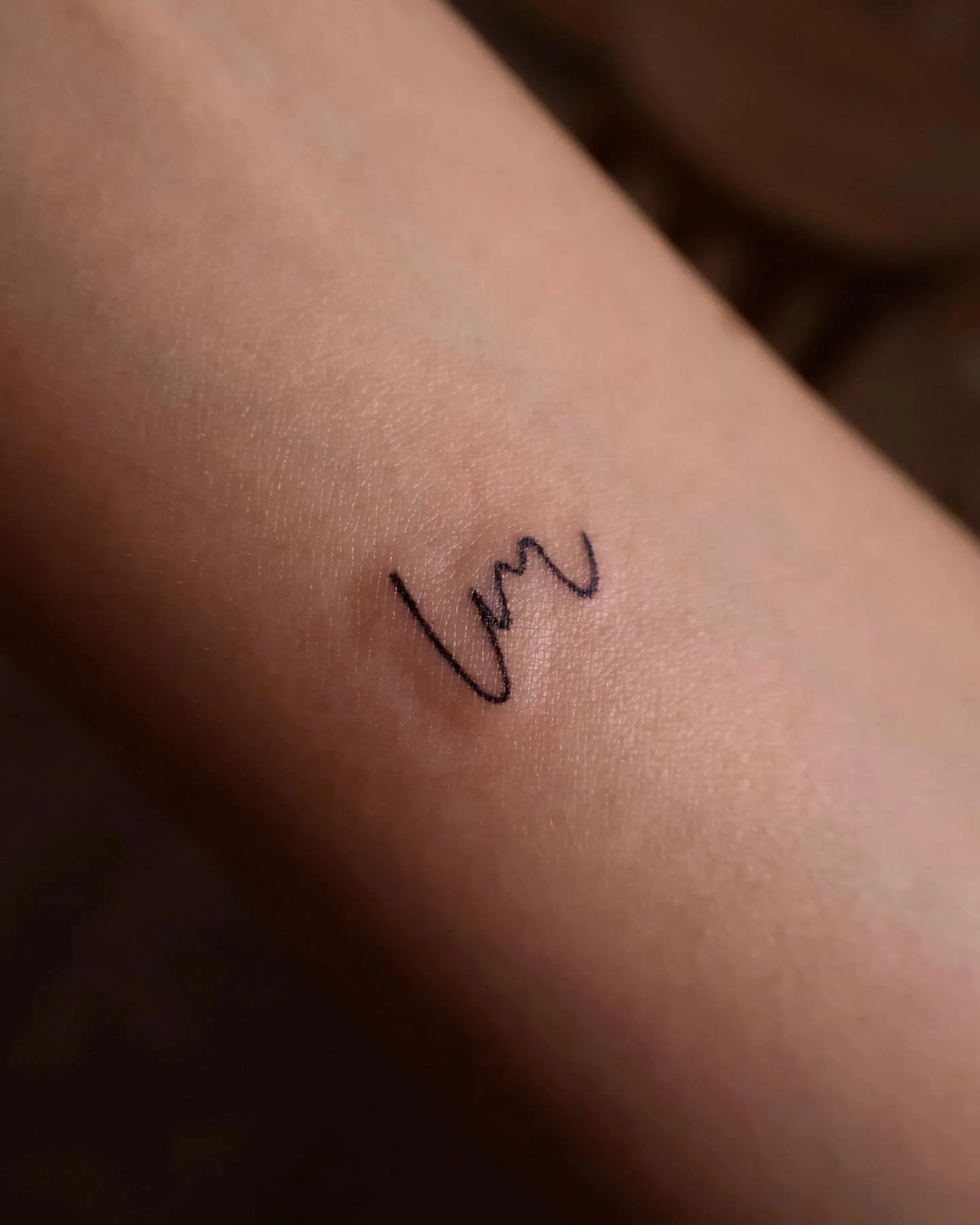 🤍 something a little different but loved this sweet and simple line work