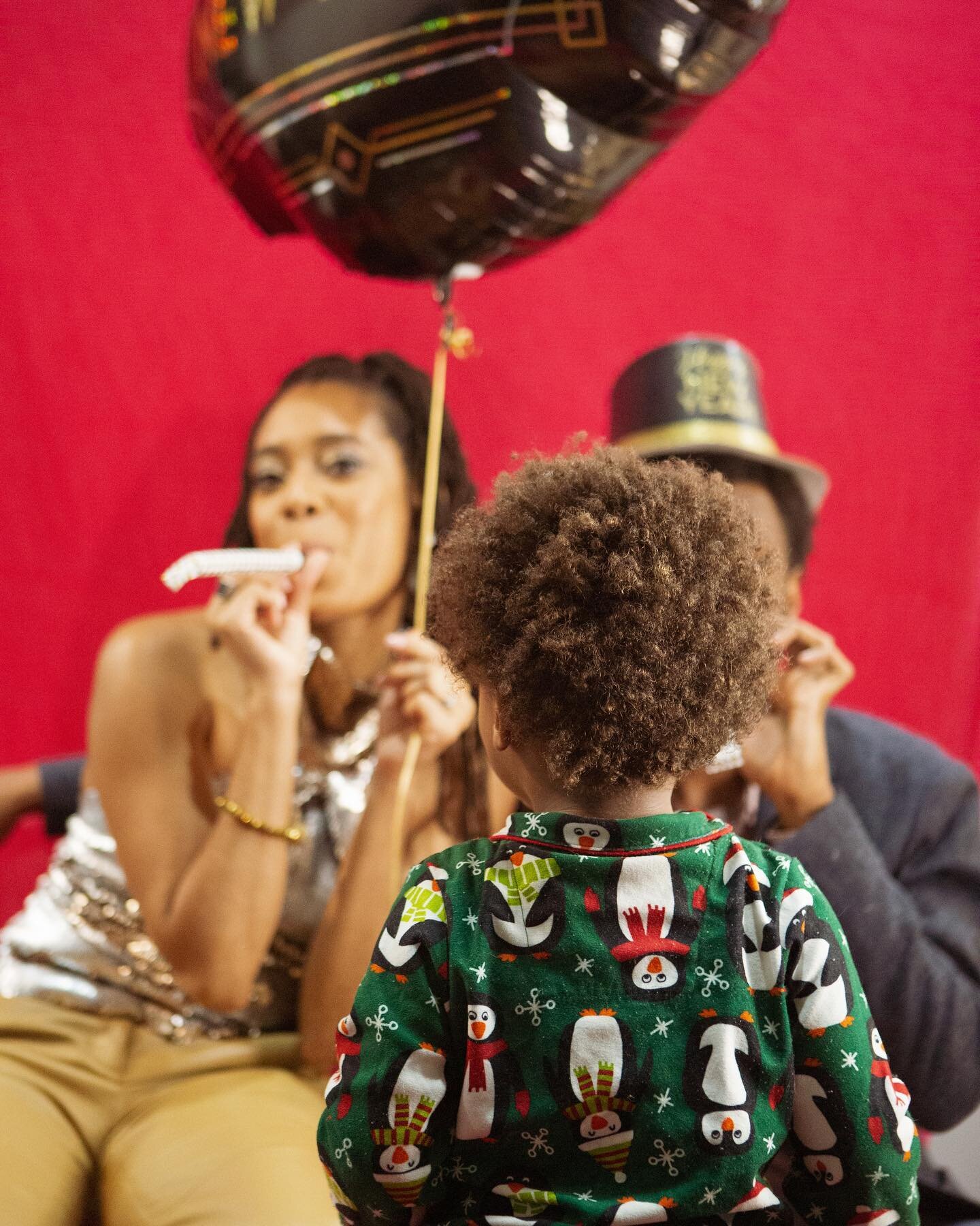 Happy New Year from the Hunter&rsquo;s! 🎉
May 2021 bring you health, wealth, love, and community 🙏🏽✨

Sidebar, 🗣 I better see you all making greens and black-eyed peas today!!! ✨💰💰Extra points for adding oxtails - the combination together worke
