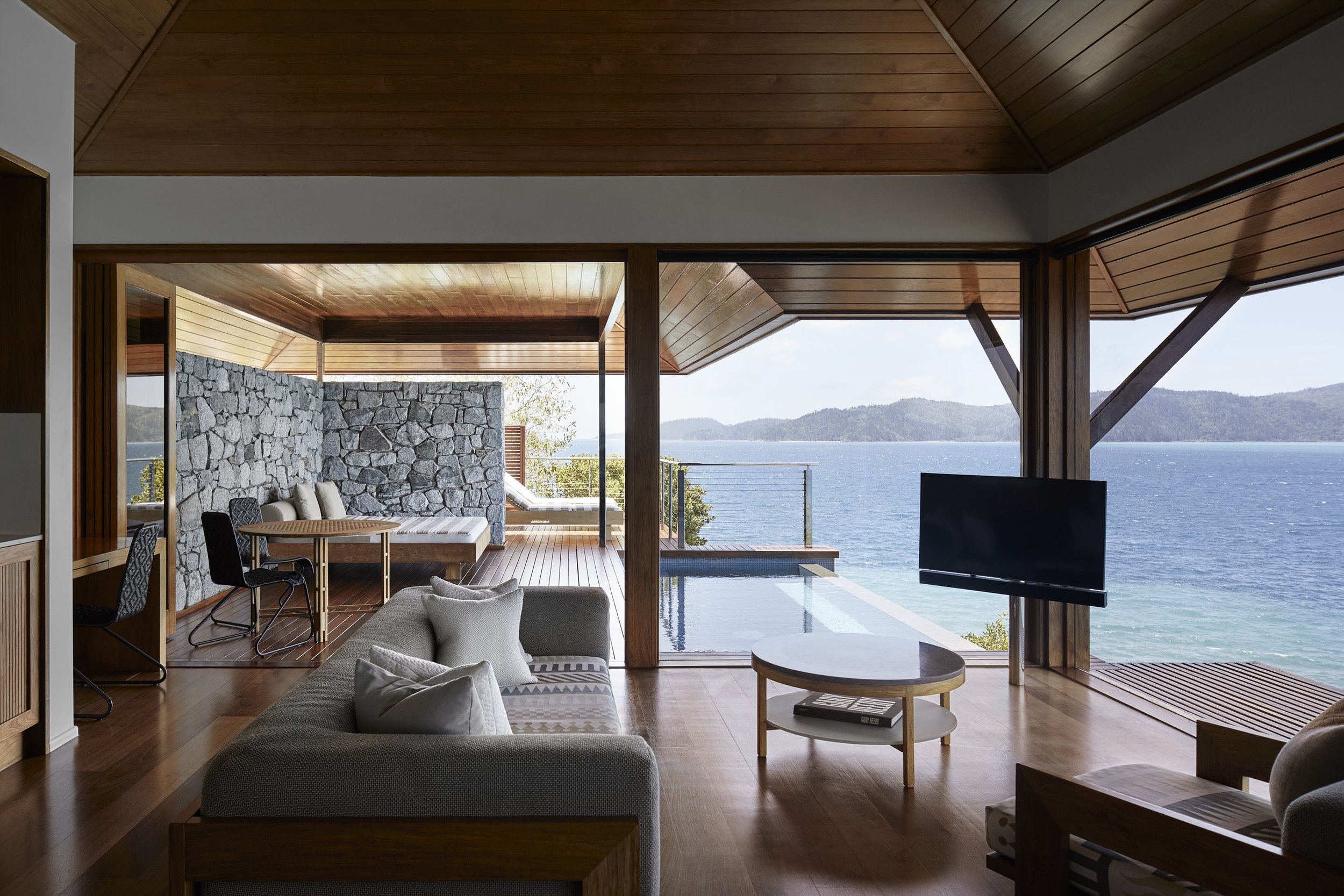 Qualia_Windward_Lounge_LR.jpg
