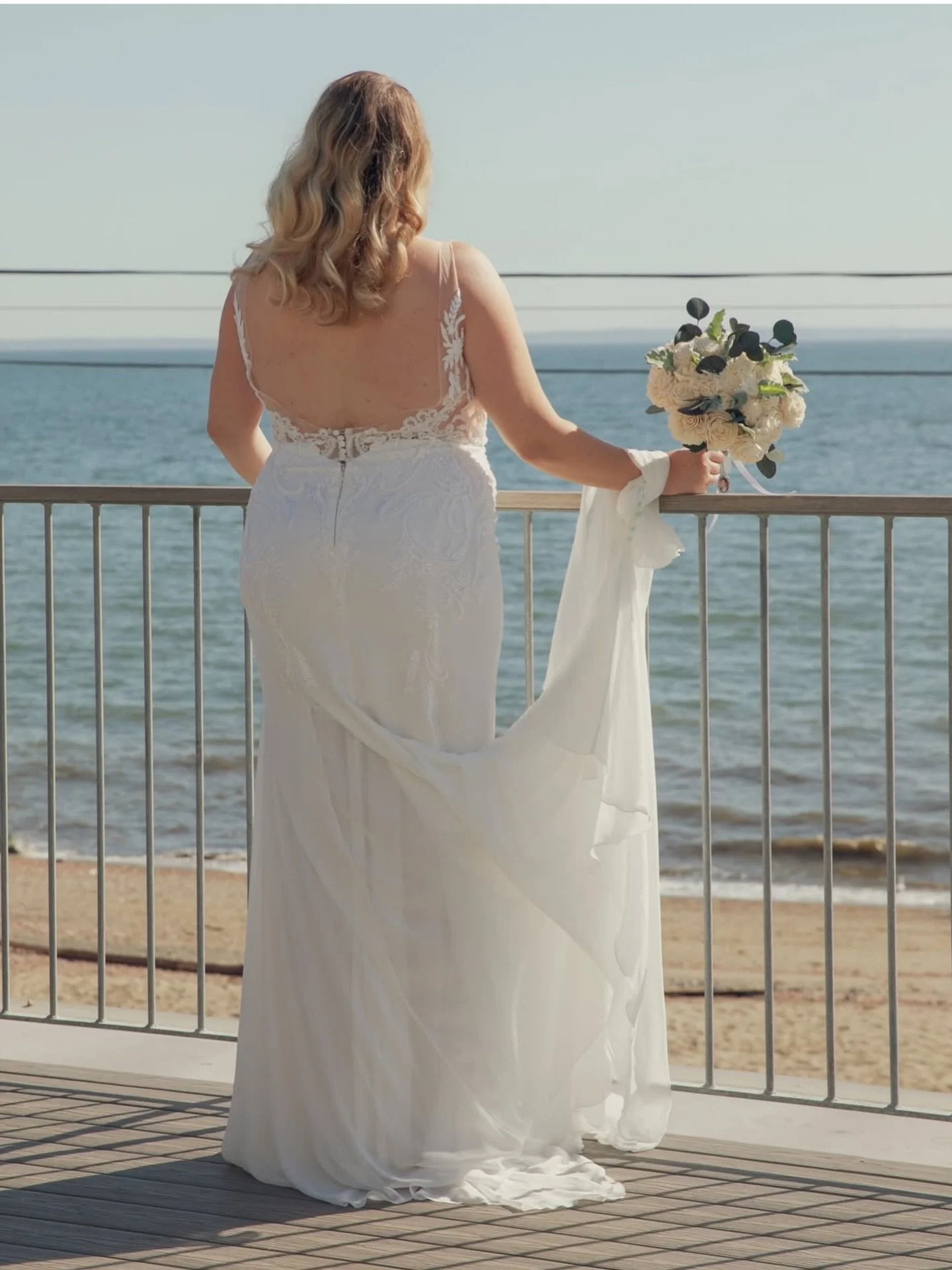 A wedding with a view. Let our hotel be the perfect backdrop for your special day. 
📸: @jklphoto