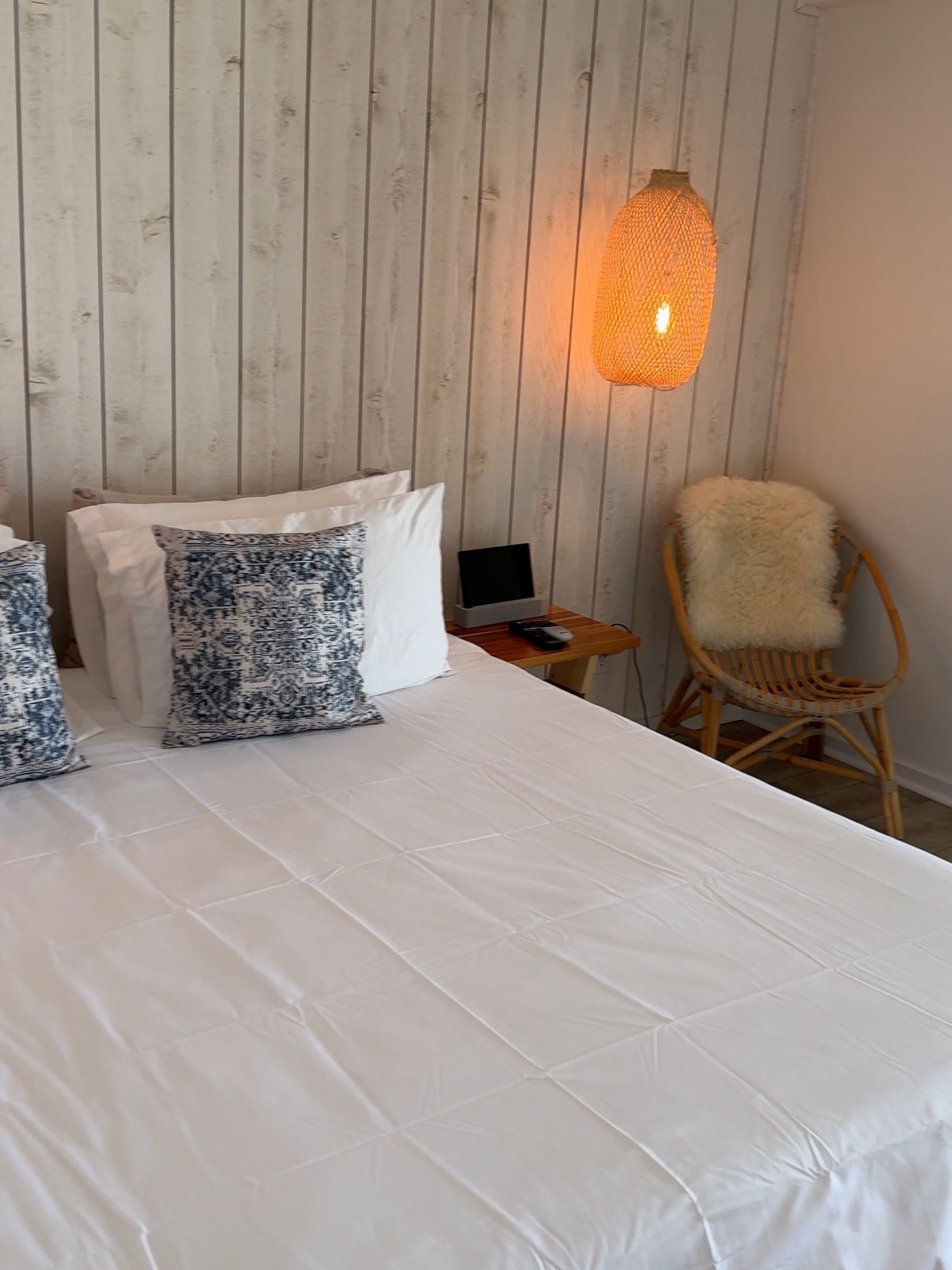 Golden glow, soft sheets, and that cozy beach atmosphere.