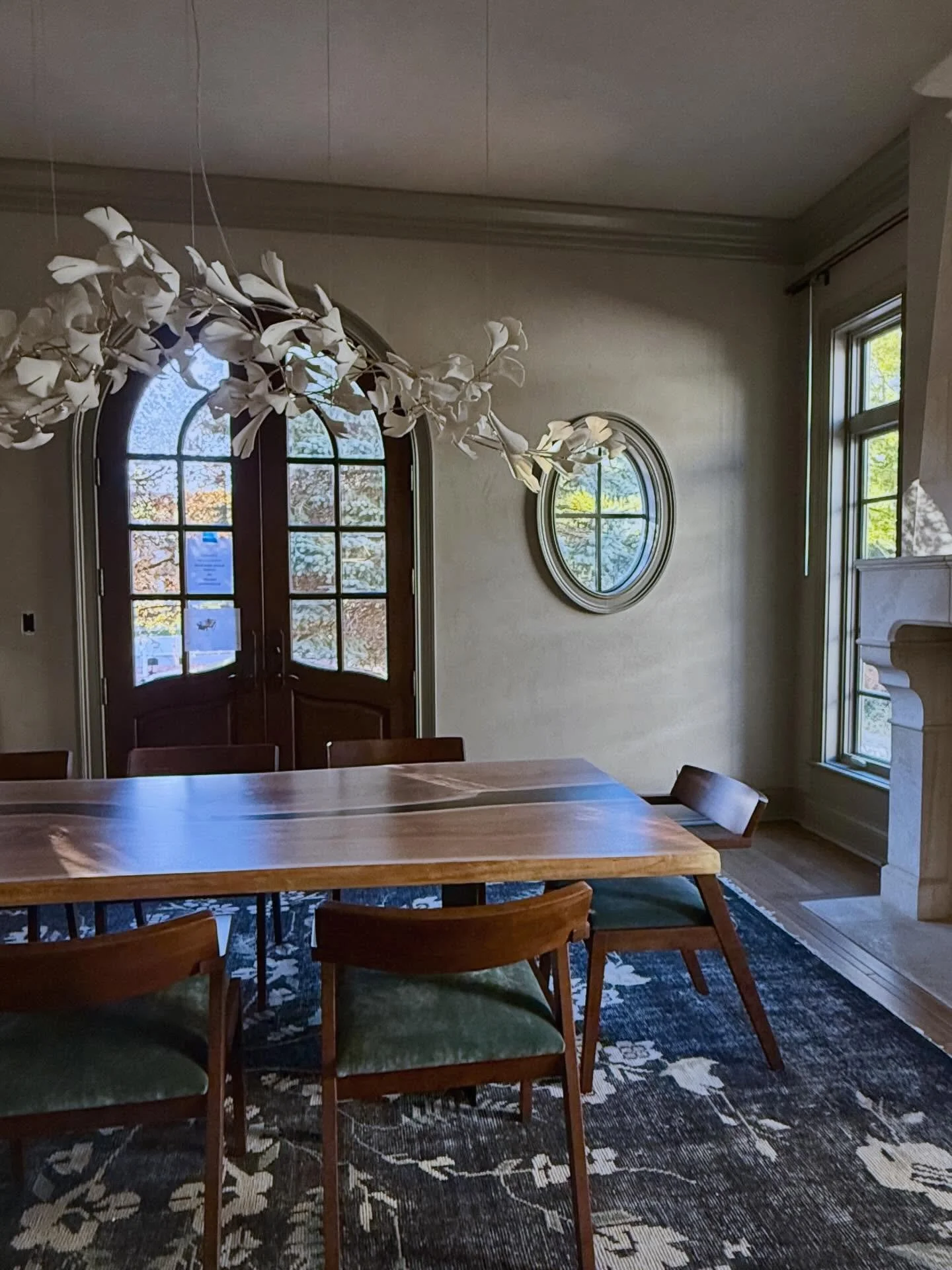 Luxury isn&rsquo;t loud.

It&rsquo;s a home that feels good in every room - not just the kitchen.

In the dining room, it&rsquo;s a modern live-edge table placed within a more traditional French-inspired space - working with the homeowners&rsquo; exi