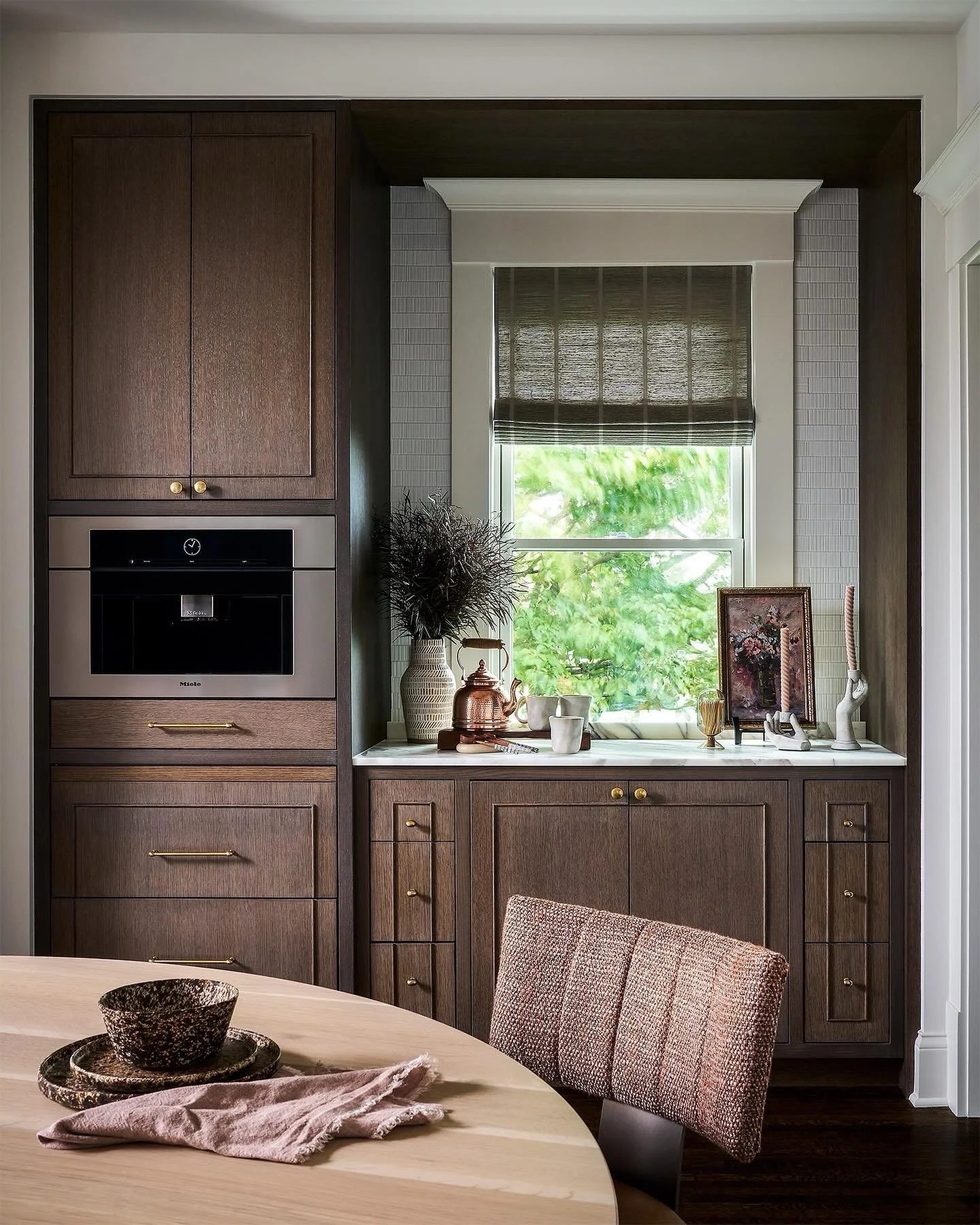 At our Hinsdale Historic Renovation, we designed an eat-in kitchen that actually gets used.

Coffee in the morning. Dinner at night. Everything in between.
Good materials, simply done. Natural stone. Cabinetry that works efficiently and conceals unde