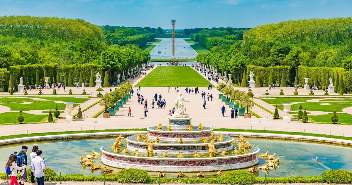 palace-of-versailles-gardens-social.jpg
