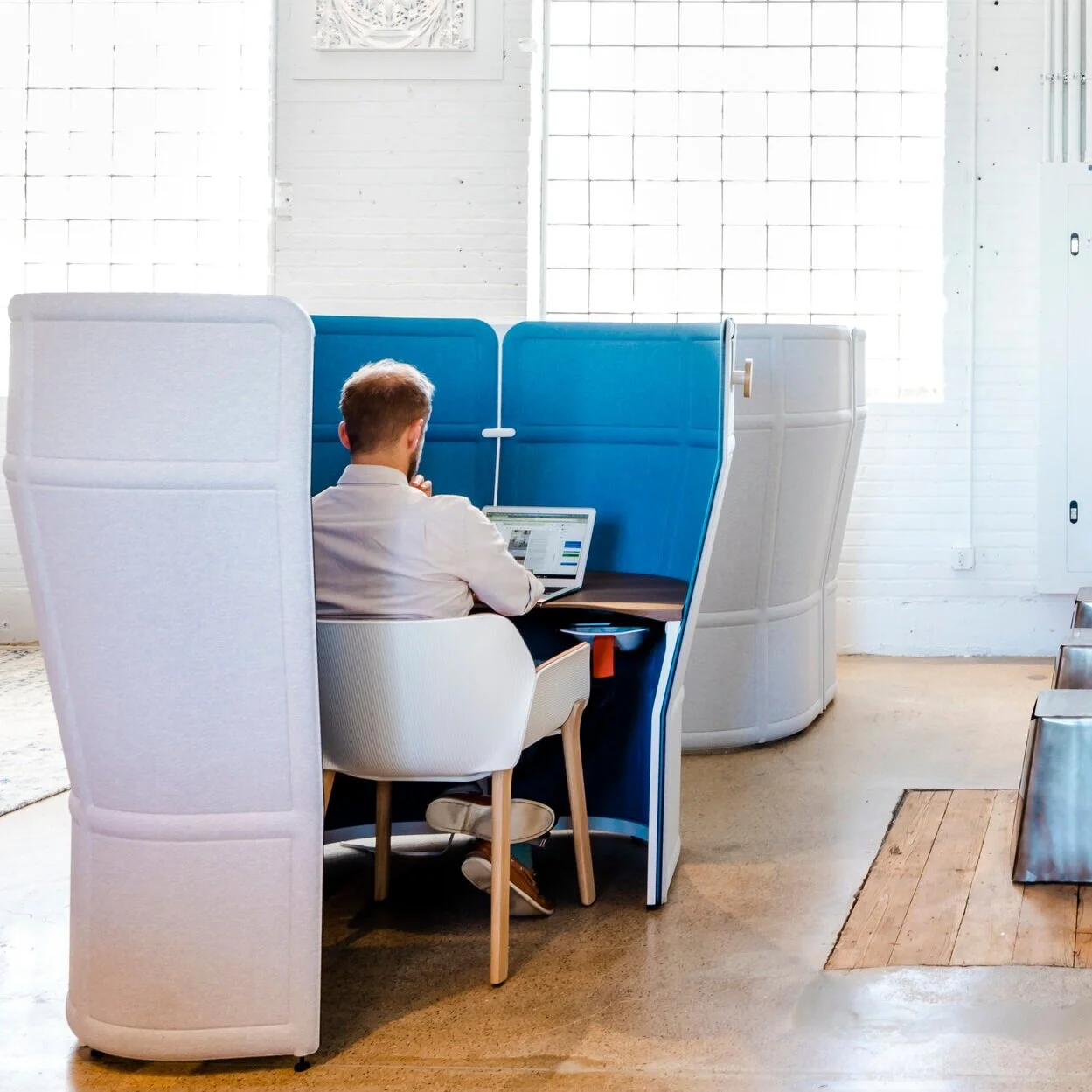 "heads down" in a privacy pod