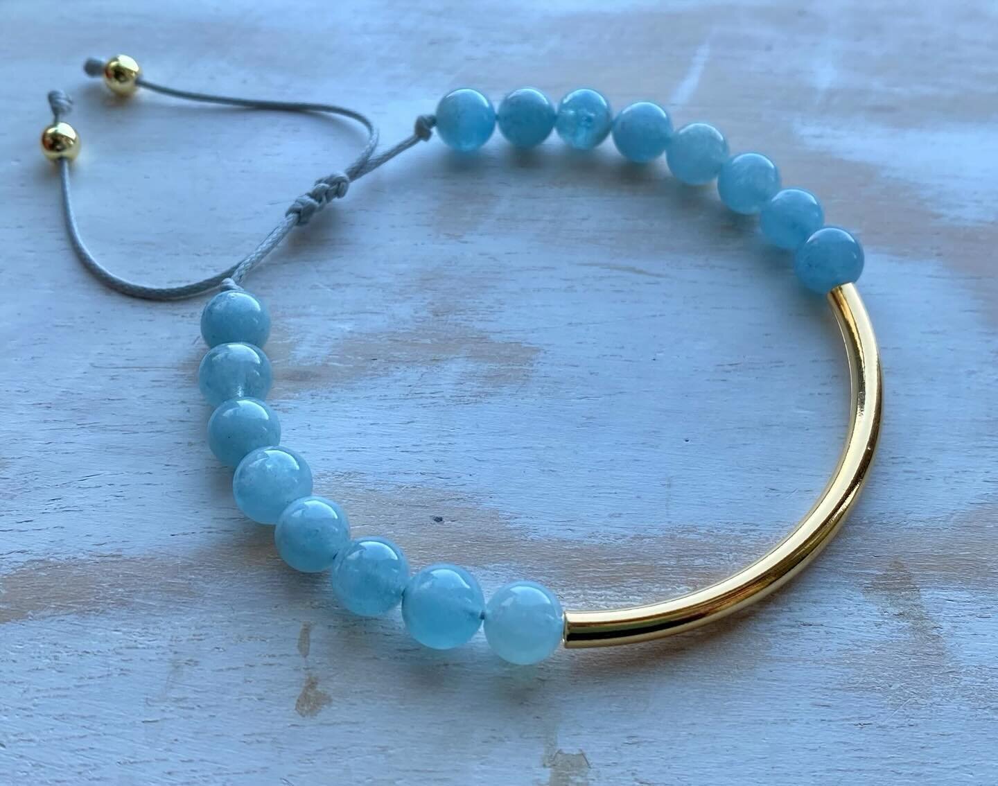 Here comes the bride(smaids) in their birthstone custom pull-style bracelets! 👰🏼&zwj;♀️💍 these bracelets are featuring beautiful aquamarine, gold plated hematite and a gold plated accent bead! 💎 #weddingjewelry #custommade #customgifts #customjew