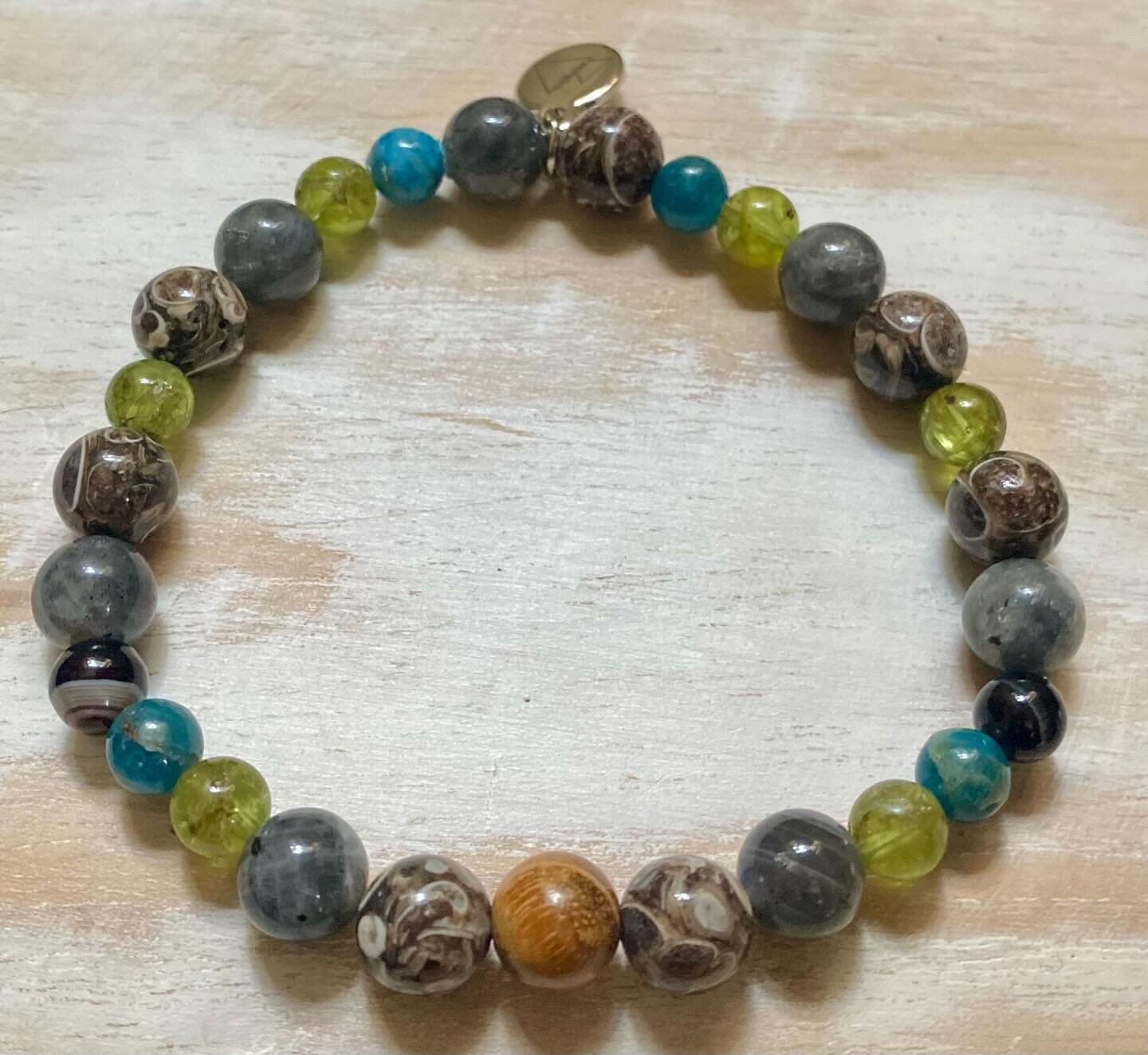 Custom birthday gift for a guy! 🎊🥳🎈 DM me to order 🤍 #customjewelry #smallbusiness #mensbracelets