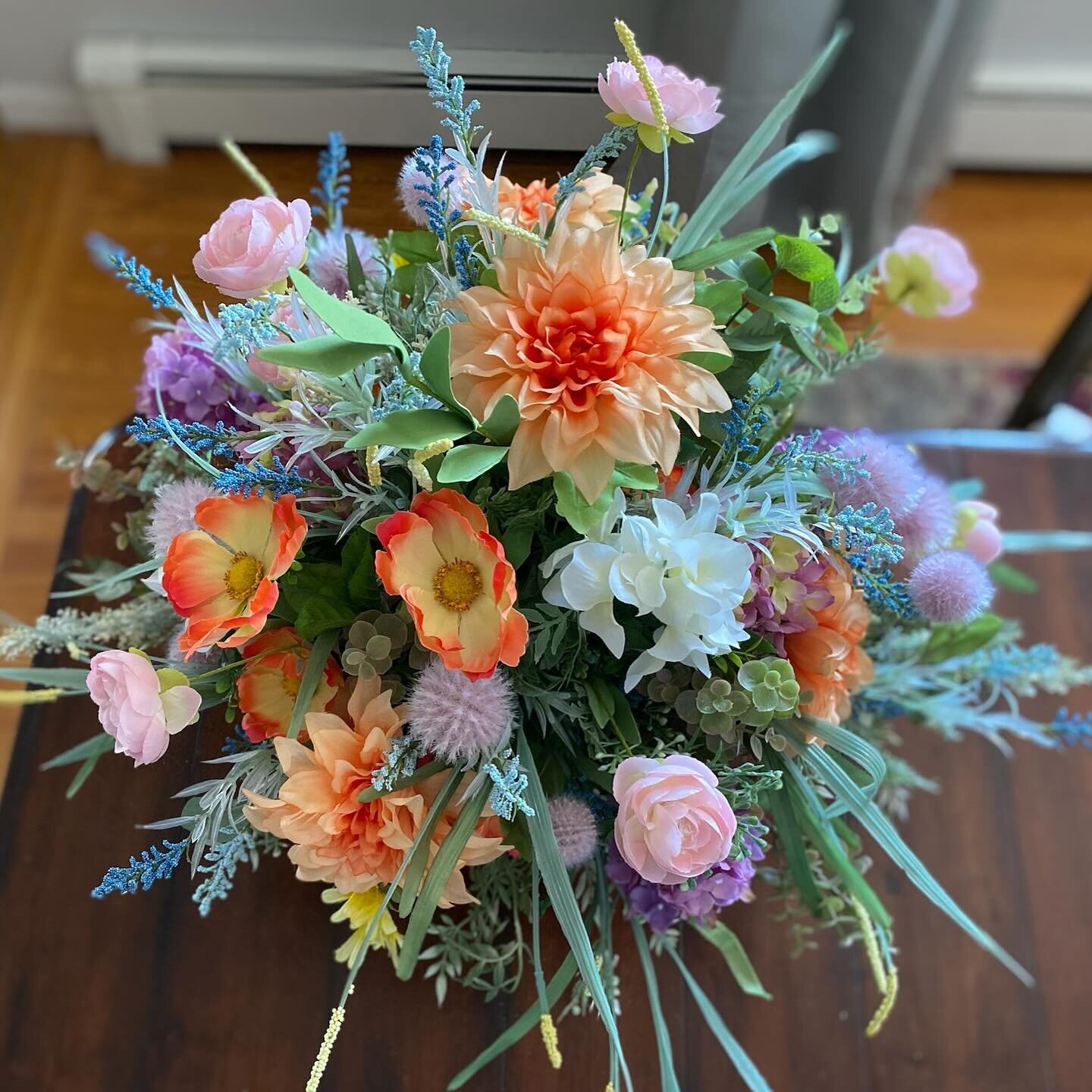 a custom vibrant color bouquet to celebrate this beautiful weather we&rsquo;ve been having 🌸🌻💐 #smallbusiness #custombouquet