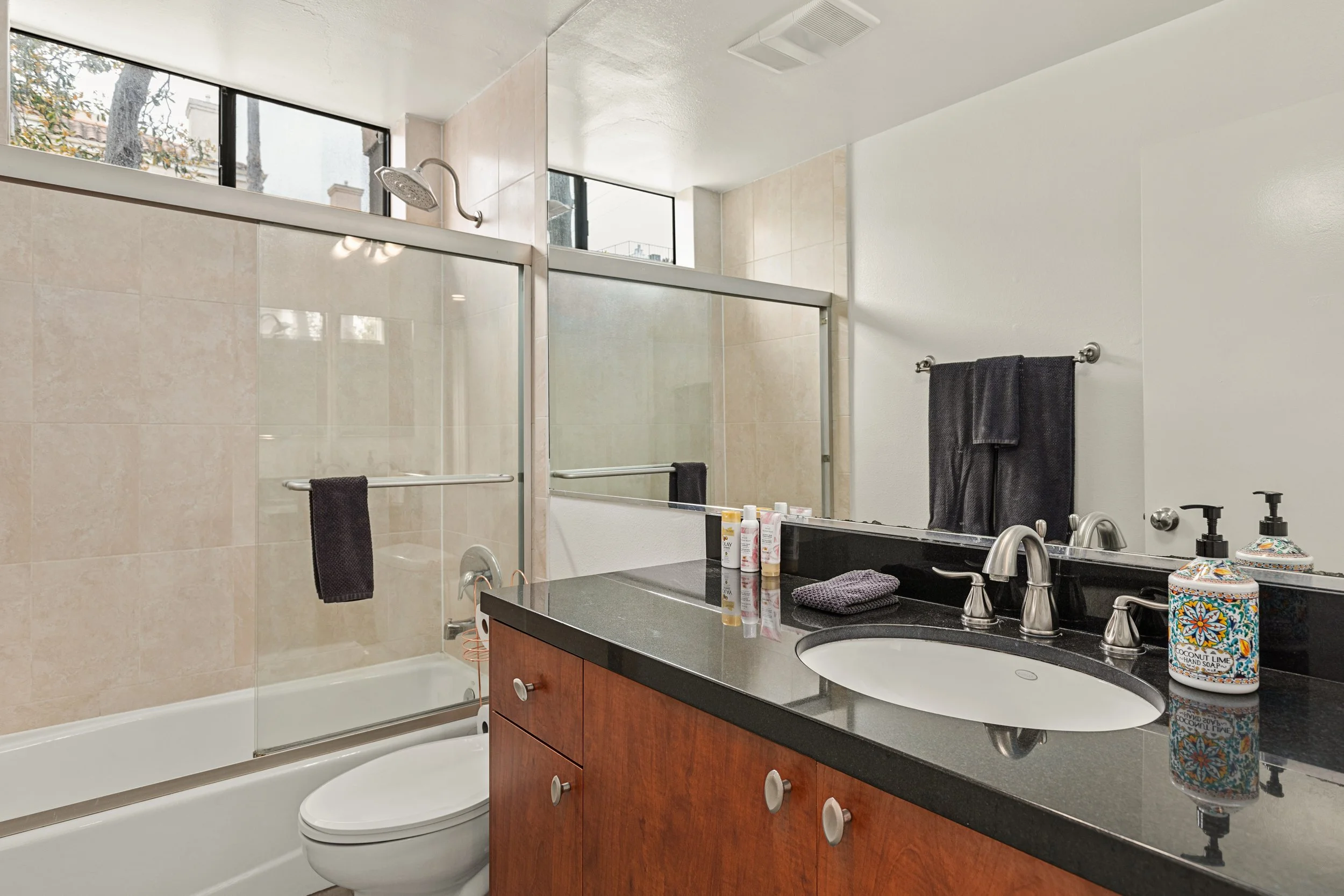 21-Staywildflower_12110_Rochester_Ave_#101_LA_CA.jpg