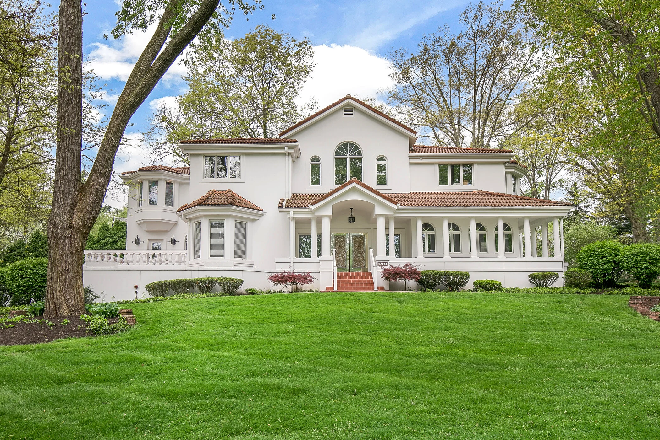 2477 Strathmore Dr NW-1.jpg