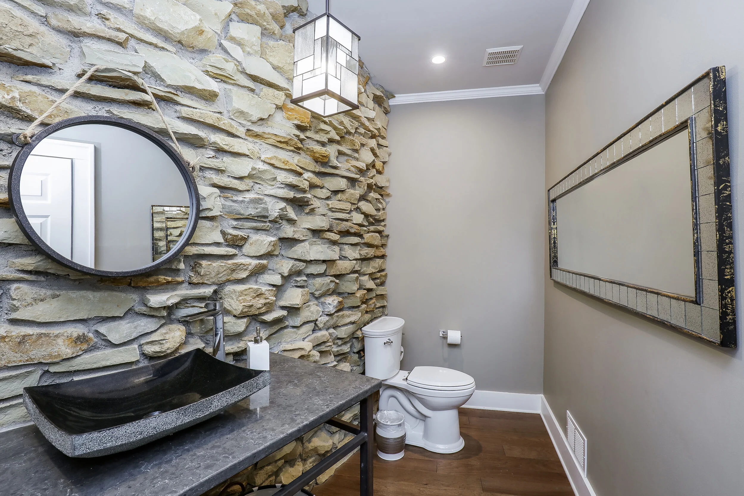 Powder room 2.jpg
