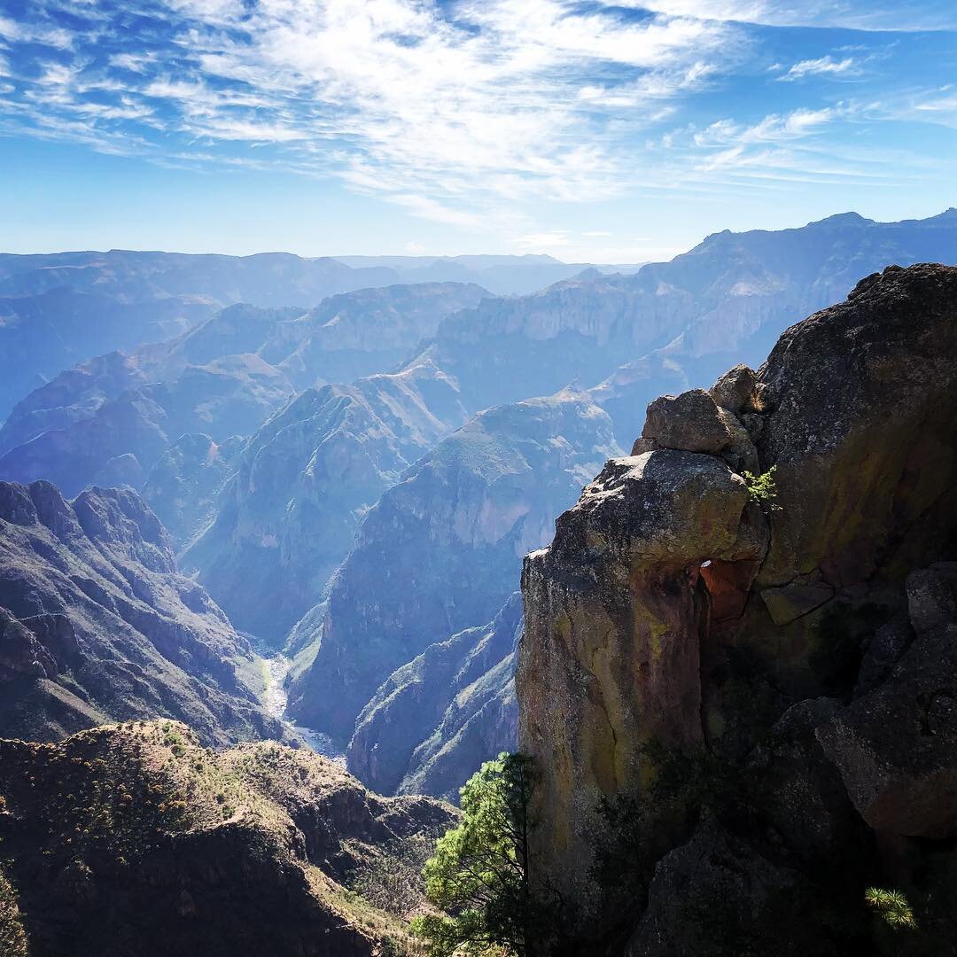 Overlook at beautiful Copper Canyon in Mexico.
#globaladventure #mexico #worldtraveler @barrancadecobre @hikingculture @visitmexico