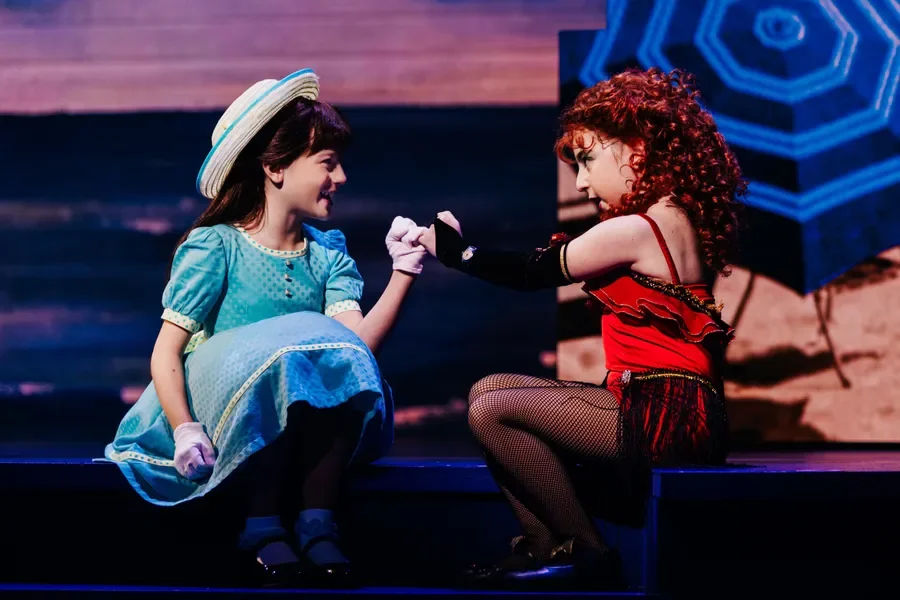 tn-500_beachesanewmusical-48-zeya-grace-left-and-samantha-schwartz-right-as-little-bertie-and-little-cee-cee.-credit-to-marc-j.-franklin.webp