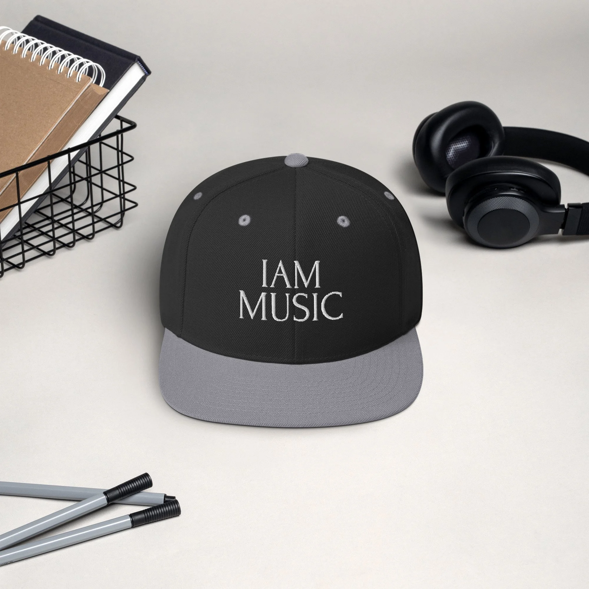 classic-snapback-black-silver-front-66bccb5df2187.jpg