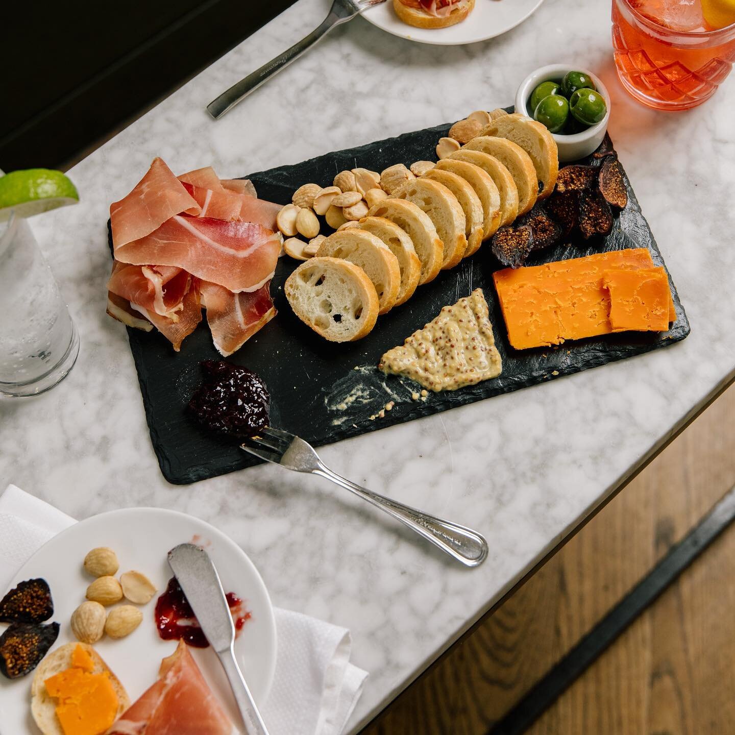 Who else needs a snack like this one in their life today?

#charleston #cheeseplatter #cheeseboard #cheeseandwine #wineaddict #winetravel #travelsc #chstoday #chseatslocal #realcheese #southerncharm #cocktailbars #eatercarolinas #postandcourier #tues