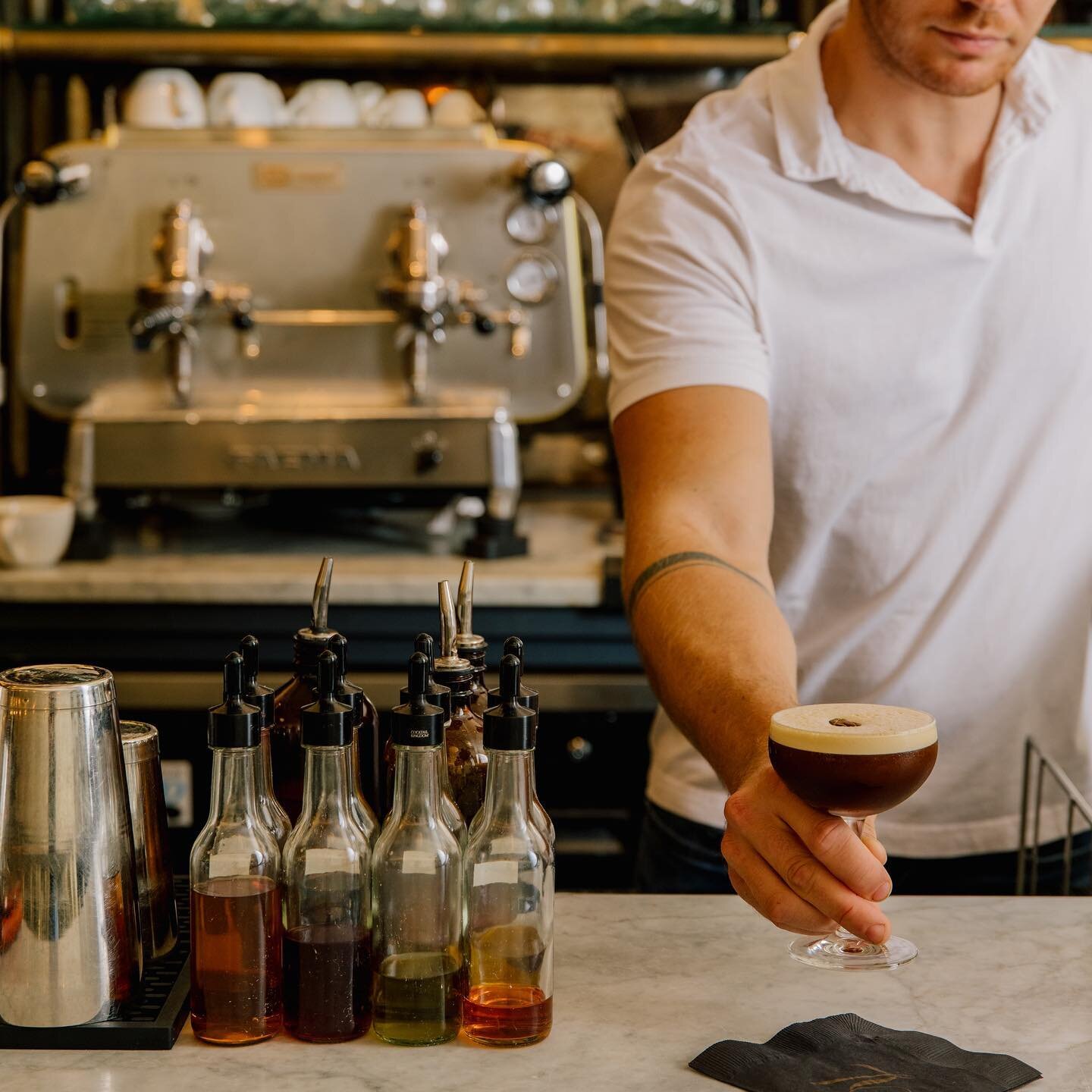 Come drink an ESPRESSO MARTINI tonight✨

#espressomartini #drinkoftheday #instacocktails #cocktailbars #chs #secondstatecoffee #localdrinks #shakennotstirred #charleston #localfirst #fall22 #october2022 #chstoday #explorecharleston