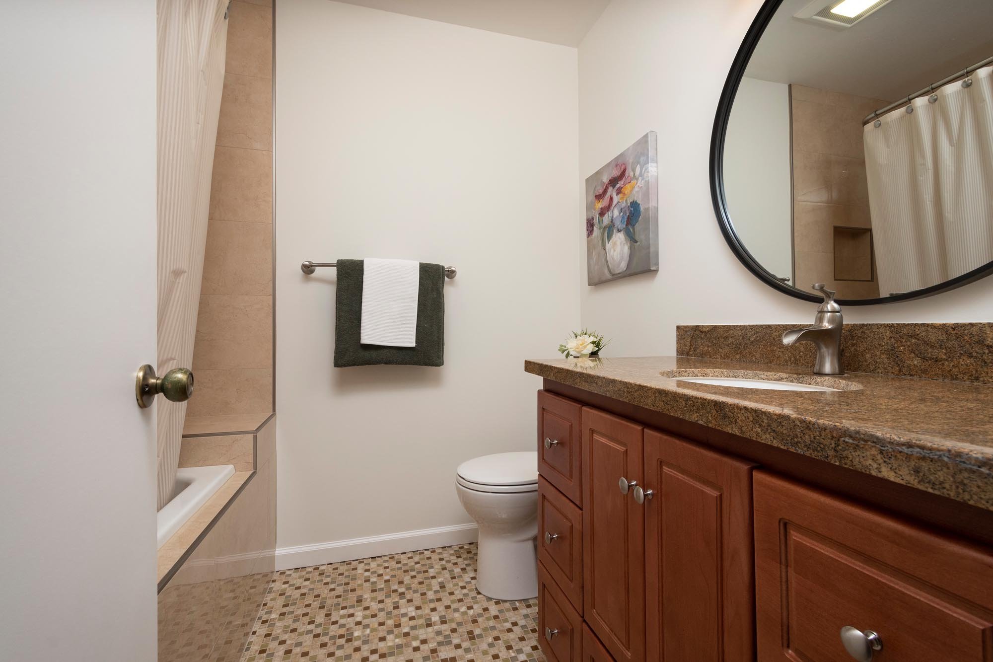 11 - Bathroom - 777 San Antonio #124.jpg