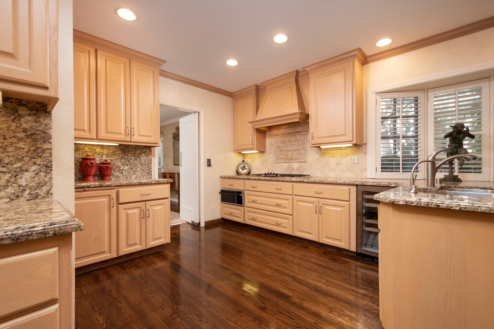 15 - Kitchen  - 2149 Waverley.jpg