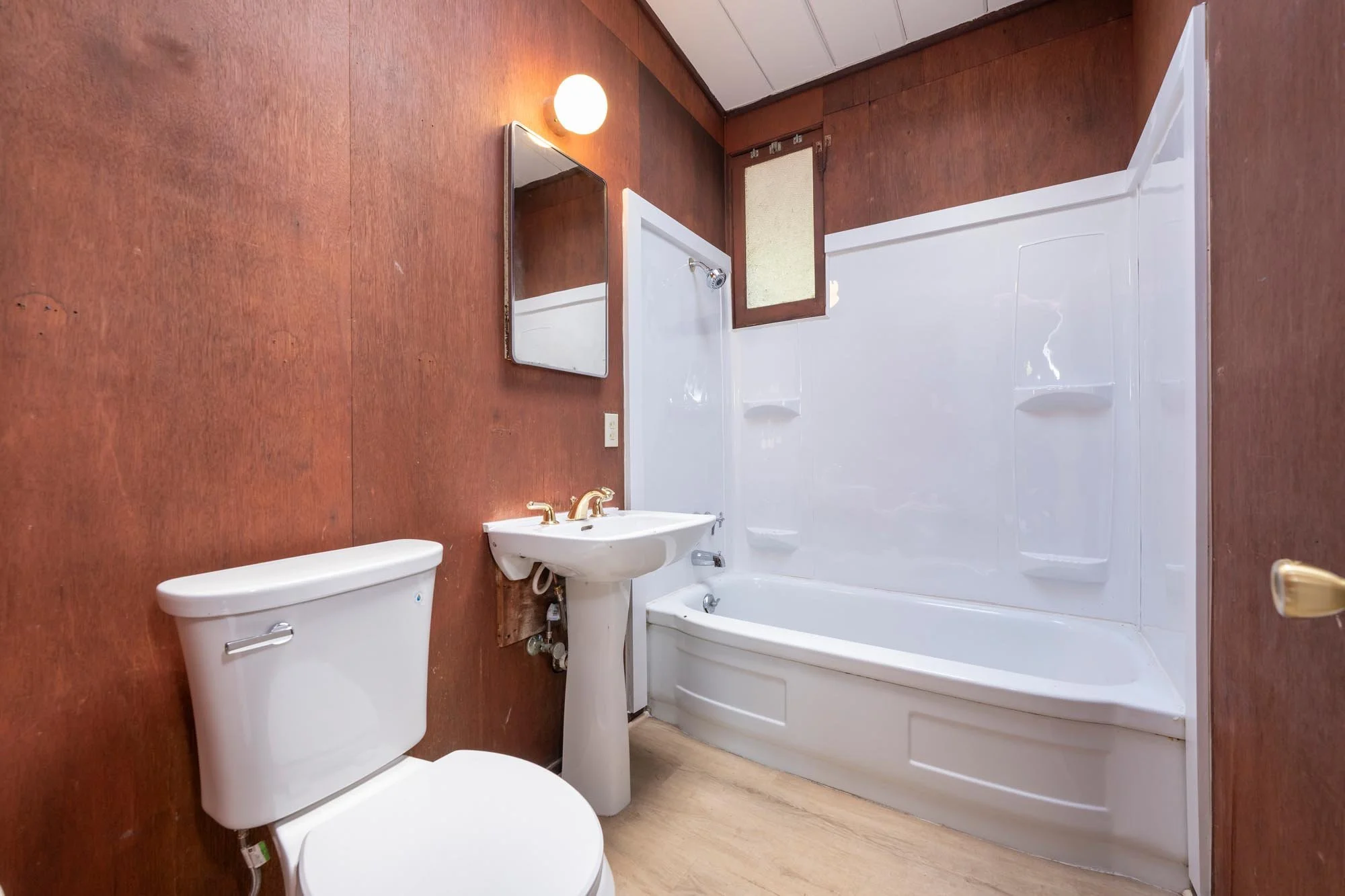 13- Bathroom - 464 Tennessee.jpg