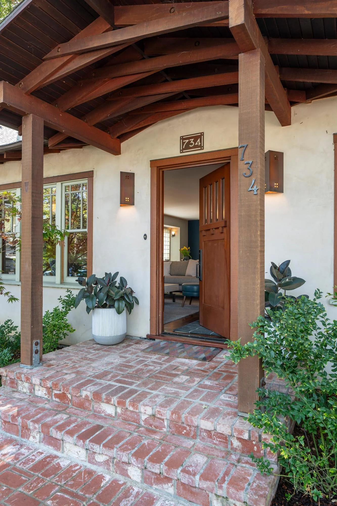 05 - Porch - 734 Guinda.jpg