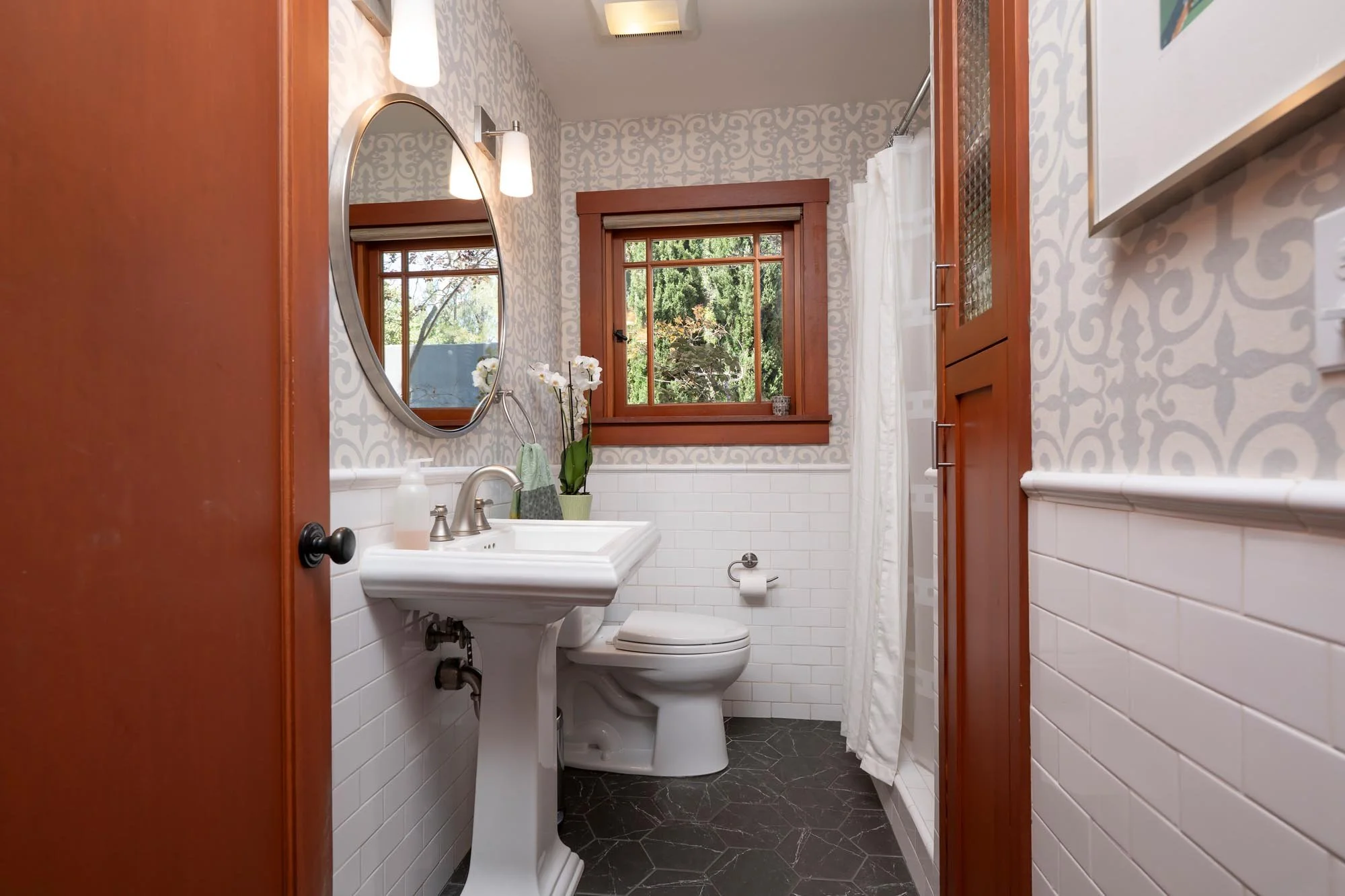 21 - First Floor Bathroom - 734 Guinda.jpg