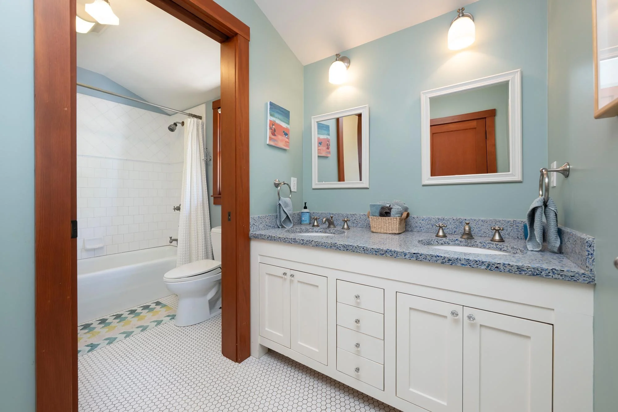 30 - Bathroom - 734 Guinda.jpg