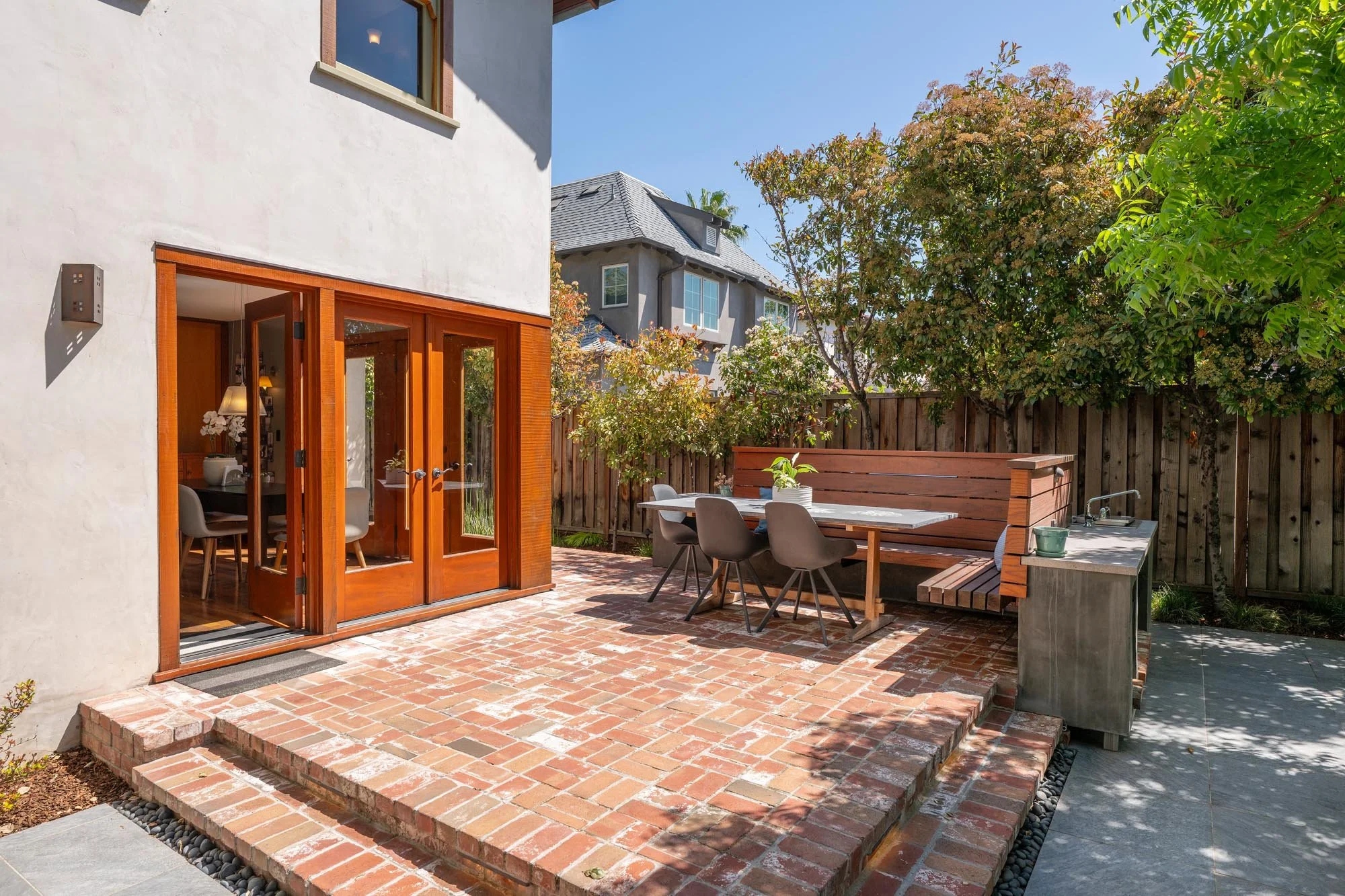 31 - Patio - 734 Guinda.jpg