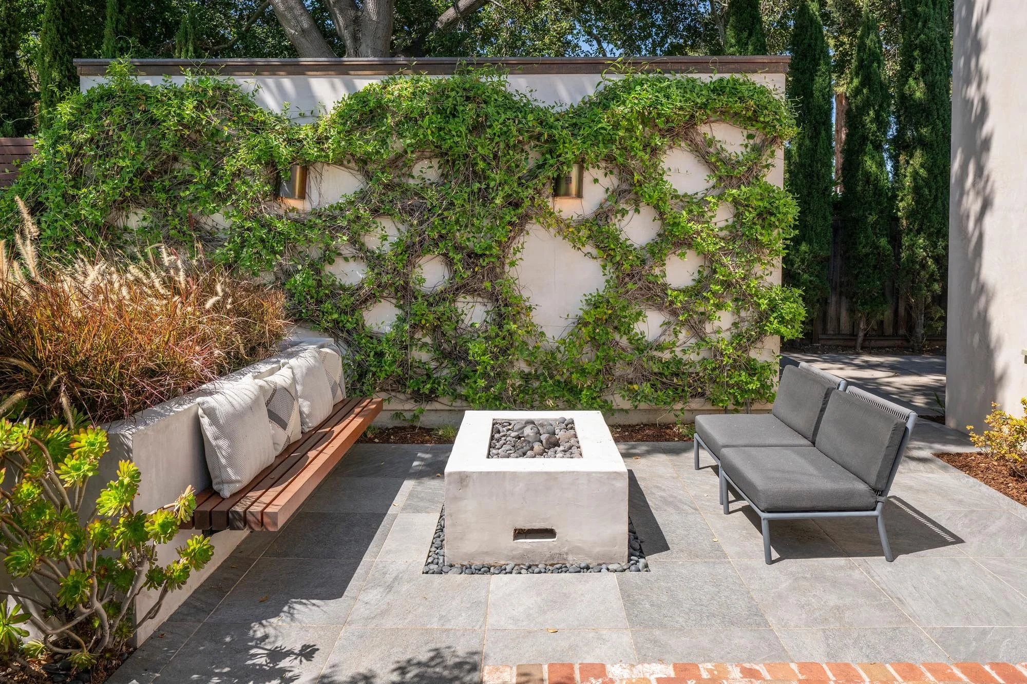 36 - Firepit Patio - 734 Guinda.jpg