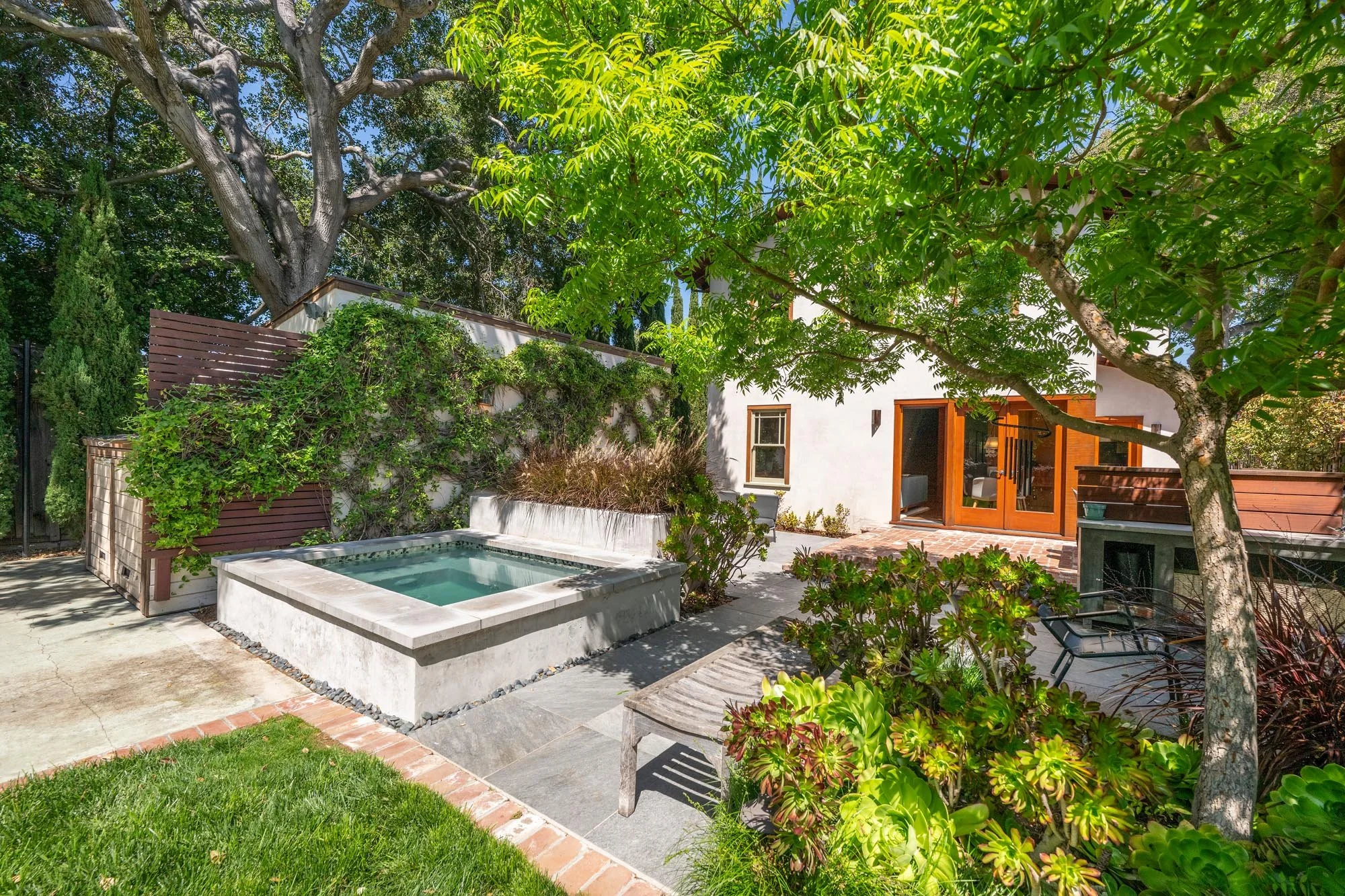 38 - Yard - 734 Guinda.jpg