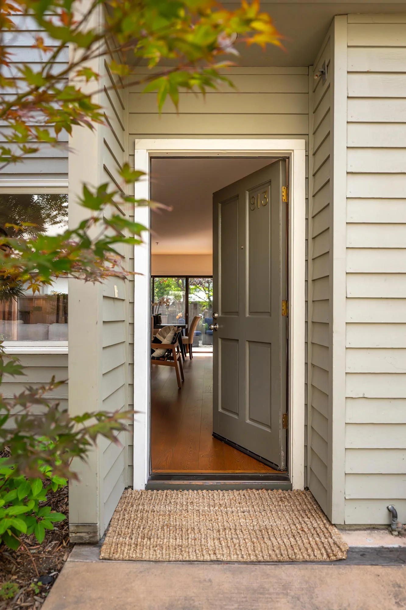 4_02 - Front Door - 913 Cowper.jpg