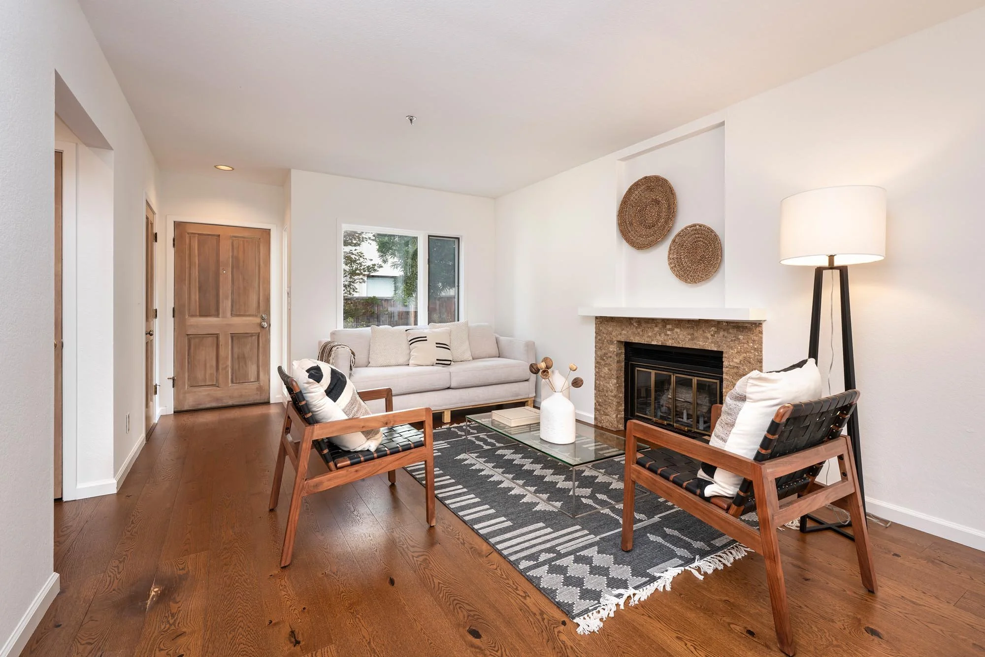 6_05 - Living Room  - 913 Cowper.jpg