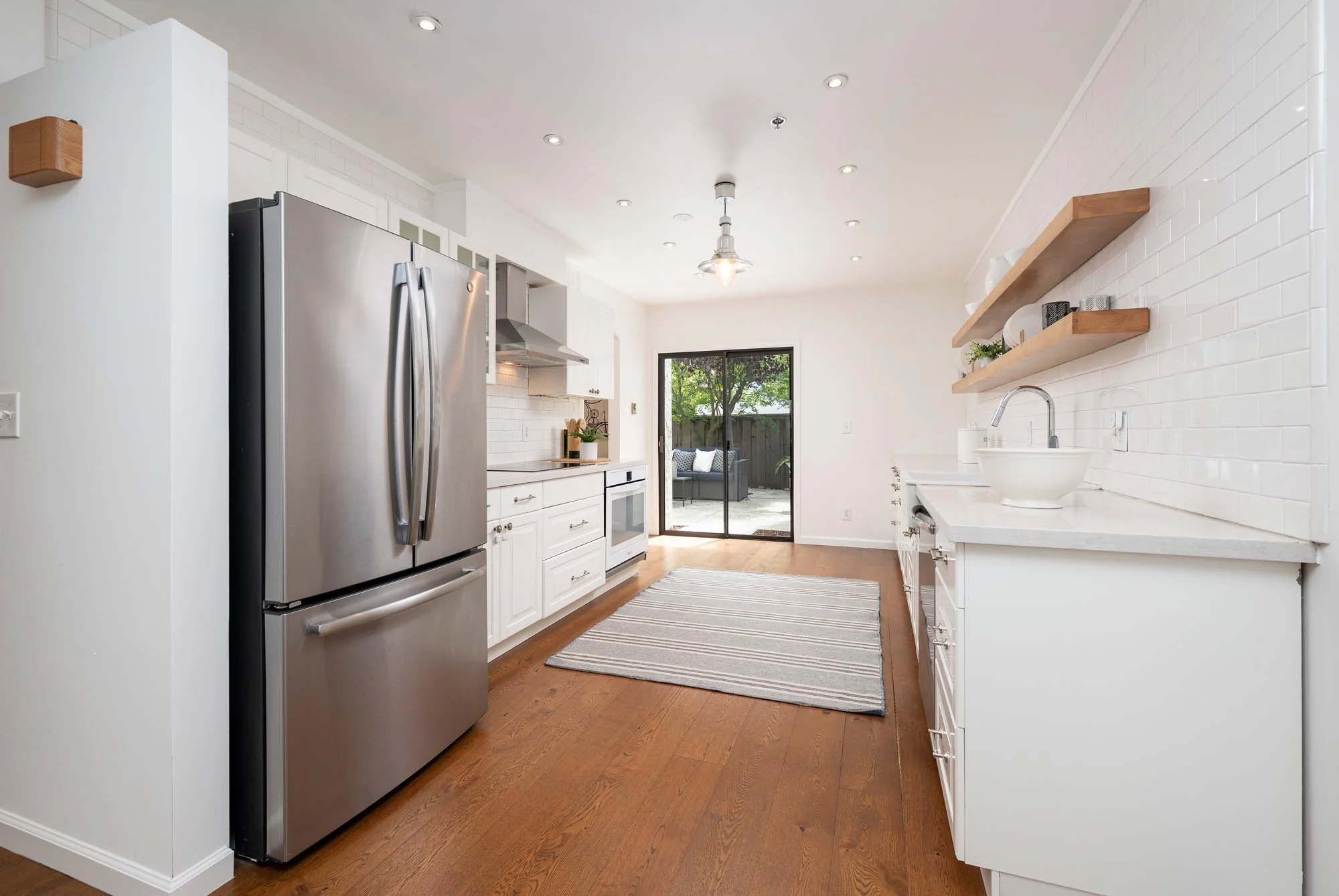 8_08 - Kitchen - 913 Cowper.jpg