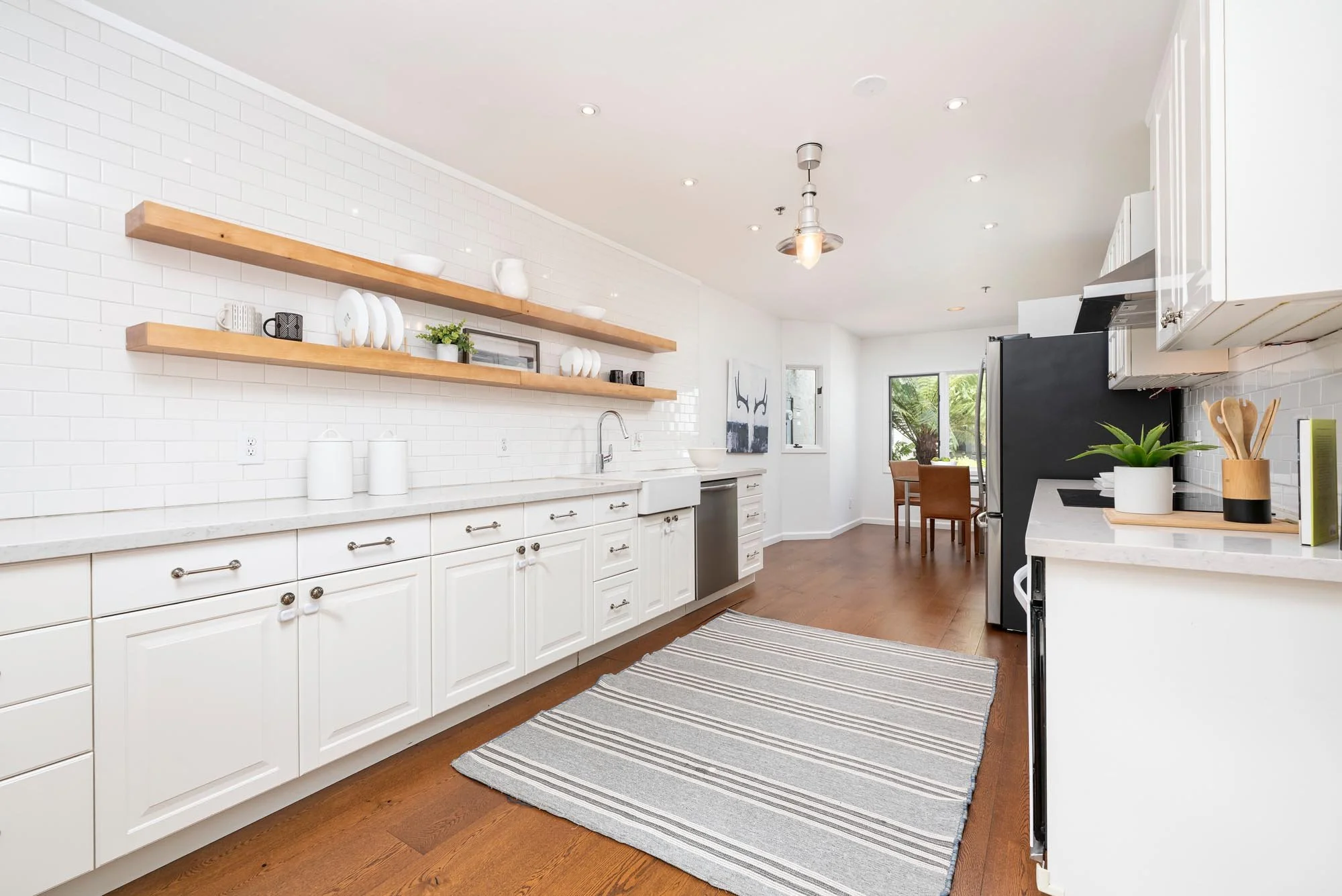 9_09 - Kitchen Area - 913 Cowper.jpg