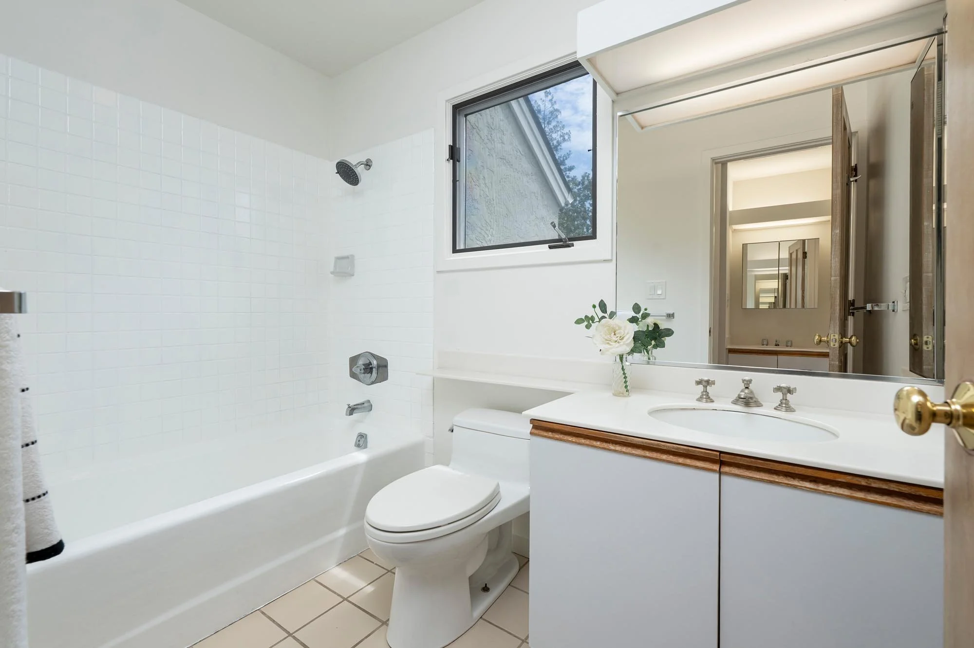 17_17 - Primary Bathroom - 913 Cowper.jpg