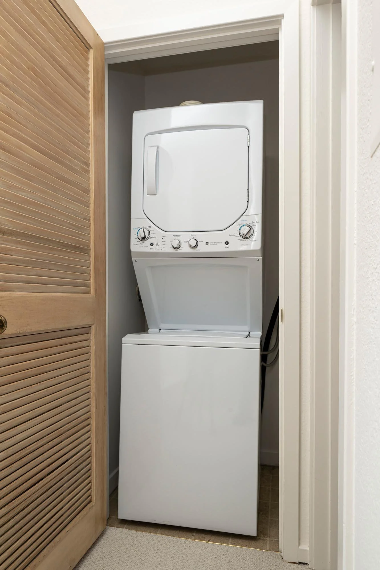 20_22 - Laundry - 913 Cowper.jpg